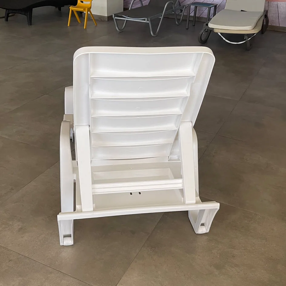 Plastic Sun Lounger With Arms For Hotel And Garden Outdoor Sun Loungers