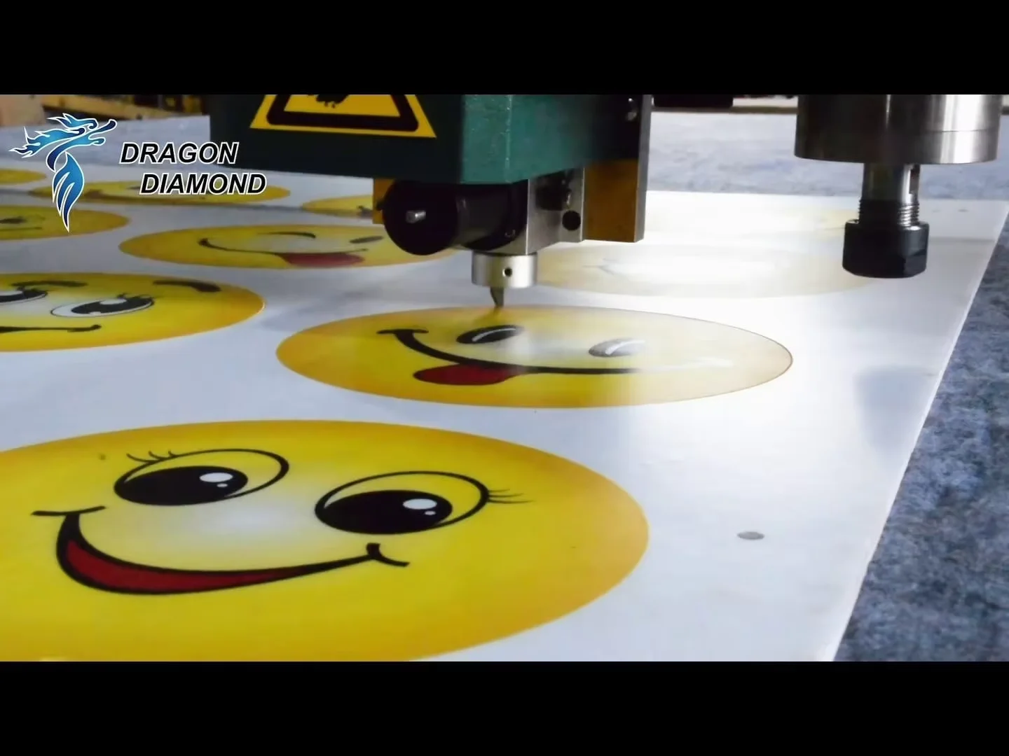 Camera-assisted contour cutting in factory