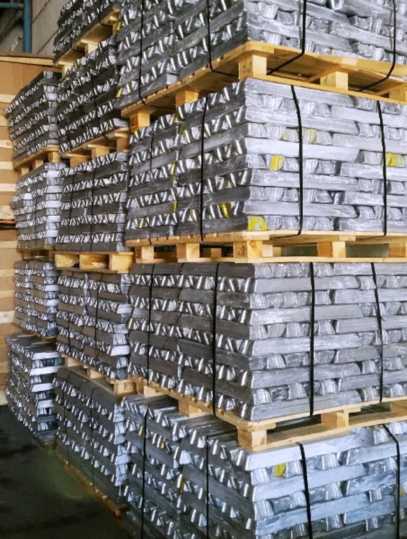 Factory Direct Primary Aluminum Ingot A7 Aluminum Adc12 Ingot 99.7 Pure