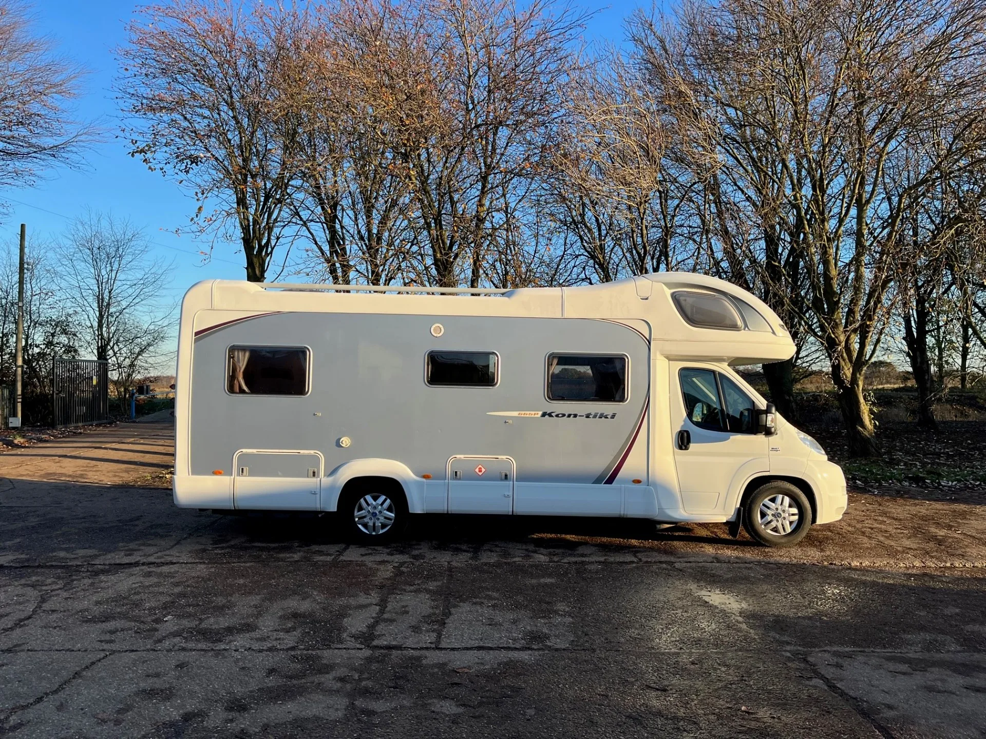 Cheap Swift Travel Trailer Rv Camper Motor Homes Caravan China With Air