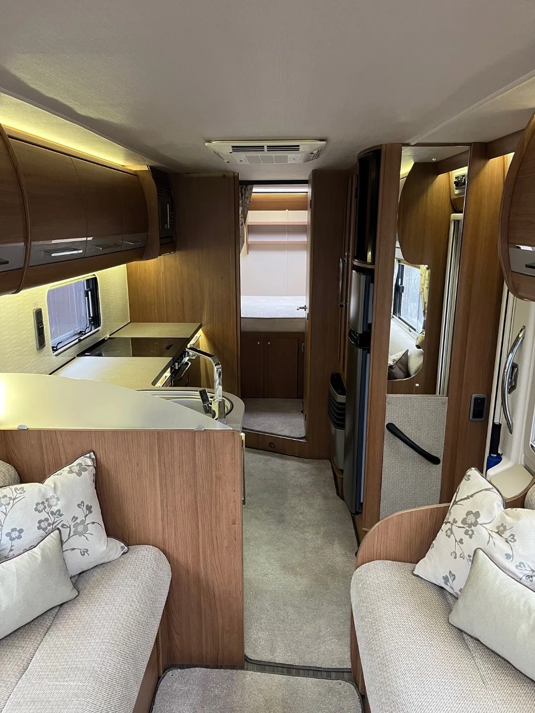 Cheap Swift Travel Trailer Rv Camper Motor Homes Caravan China With Air