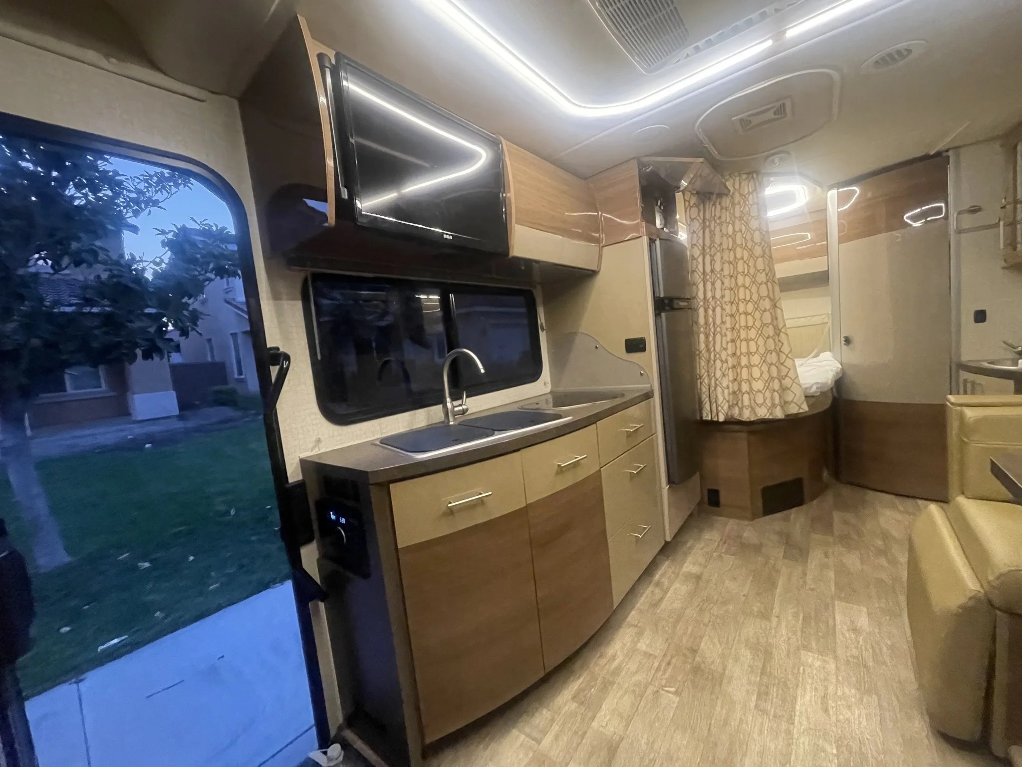 Cheap Travel Trailer Rv Camper Motor Homes Caravan China With Air