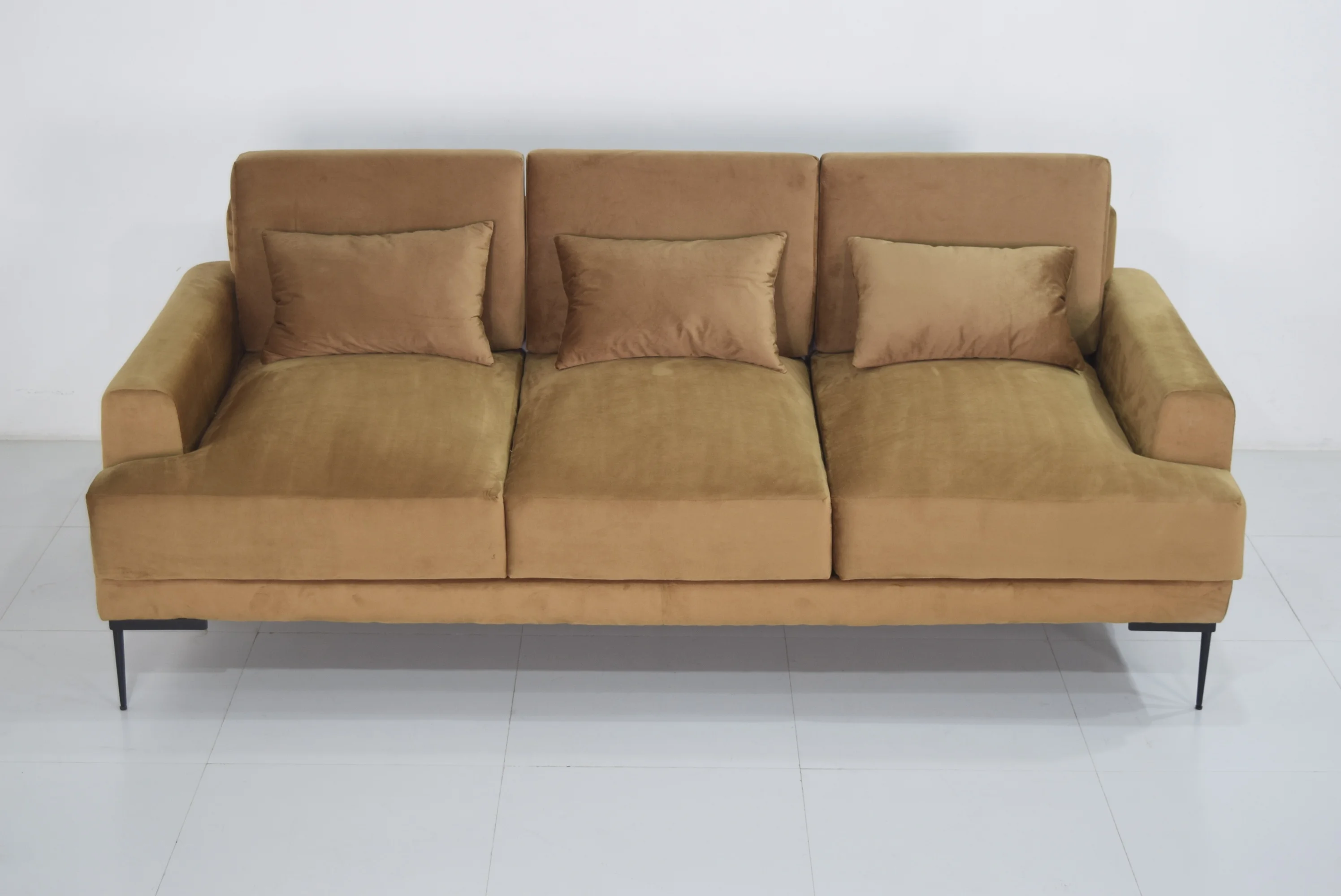 顶级实木底座三座式切斯特菲尔德设计棕色真皮天鹅绒沙发,适用于家庭