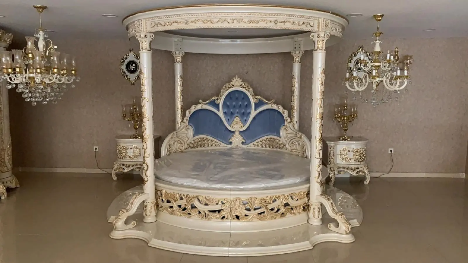 Aarsun Luxury Wooden Royal Round Bed In Teak Wood With Best Selling