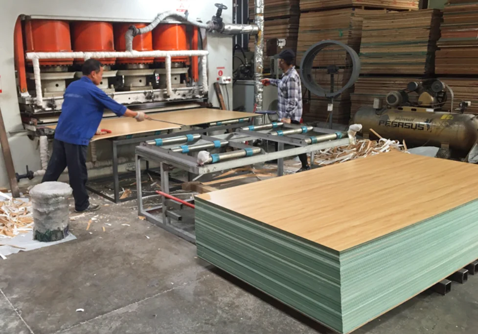 Cheapest Mdf Board Medium Density Fiberboard With Melamine Finish 2.5mm