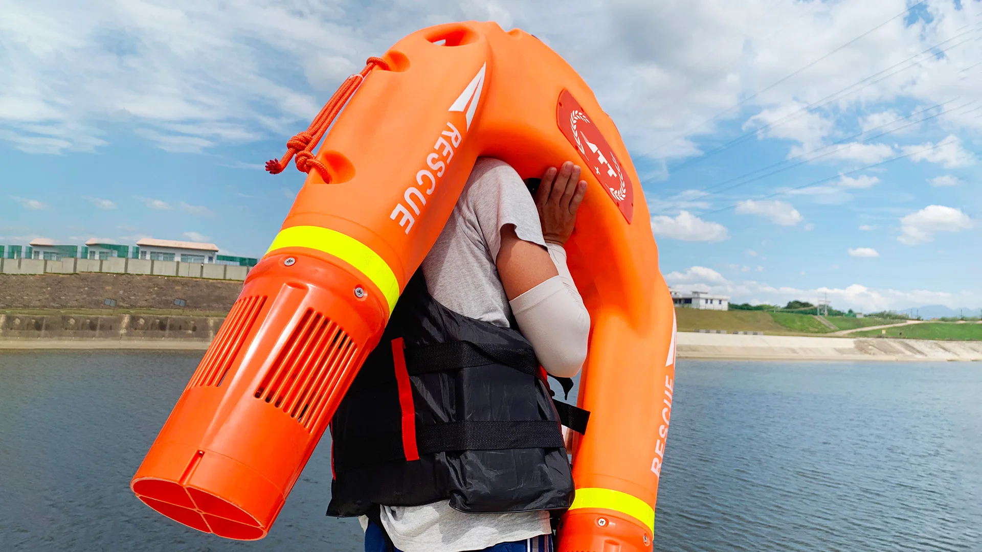 Intelligent Rescue Equipment Smart Water Rescue Robot With Remote