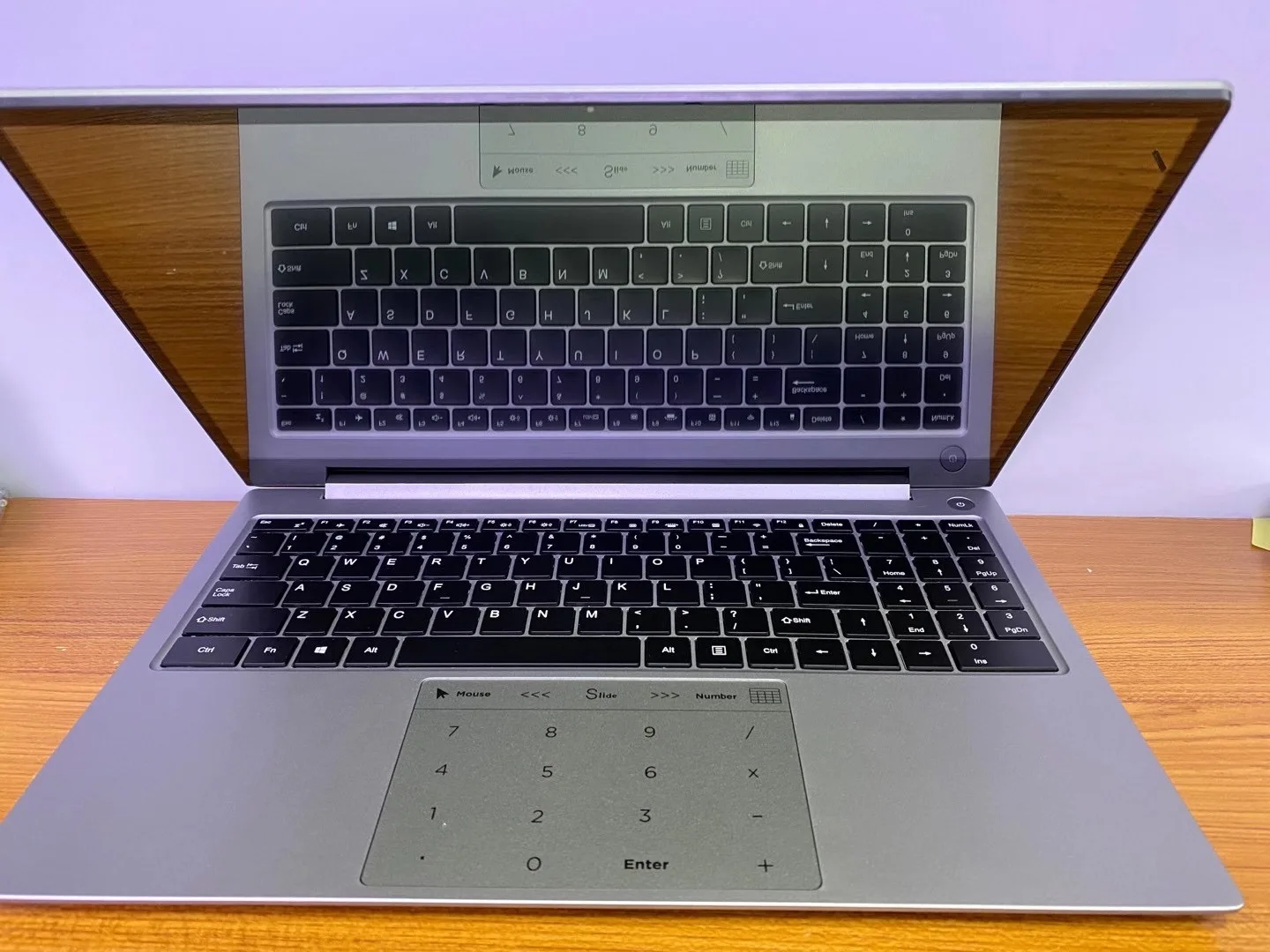 Intel iris graphics 6100. Intel celeron 5205u.