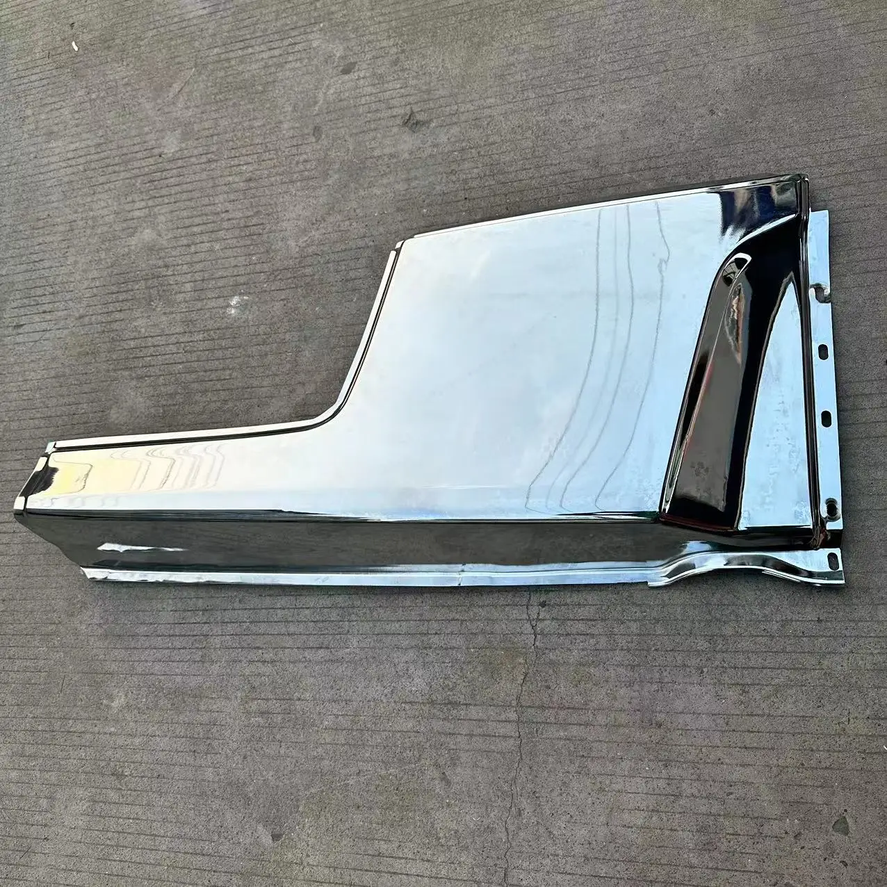 Japanese Truck Nissa UD/QUON Original Chrome-plated Sleeper Board details
