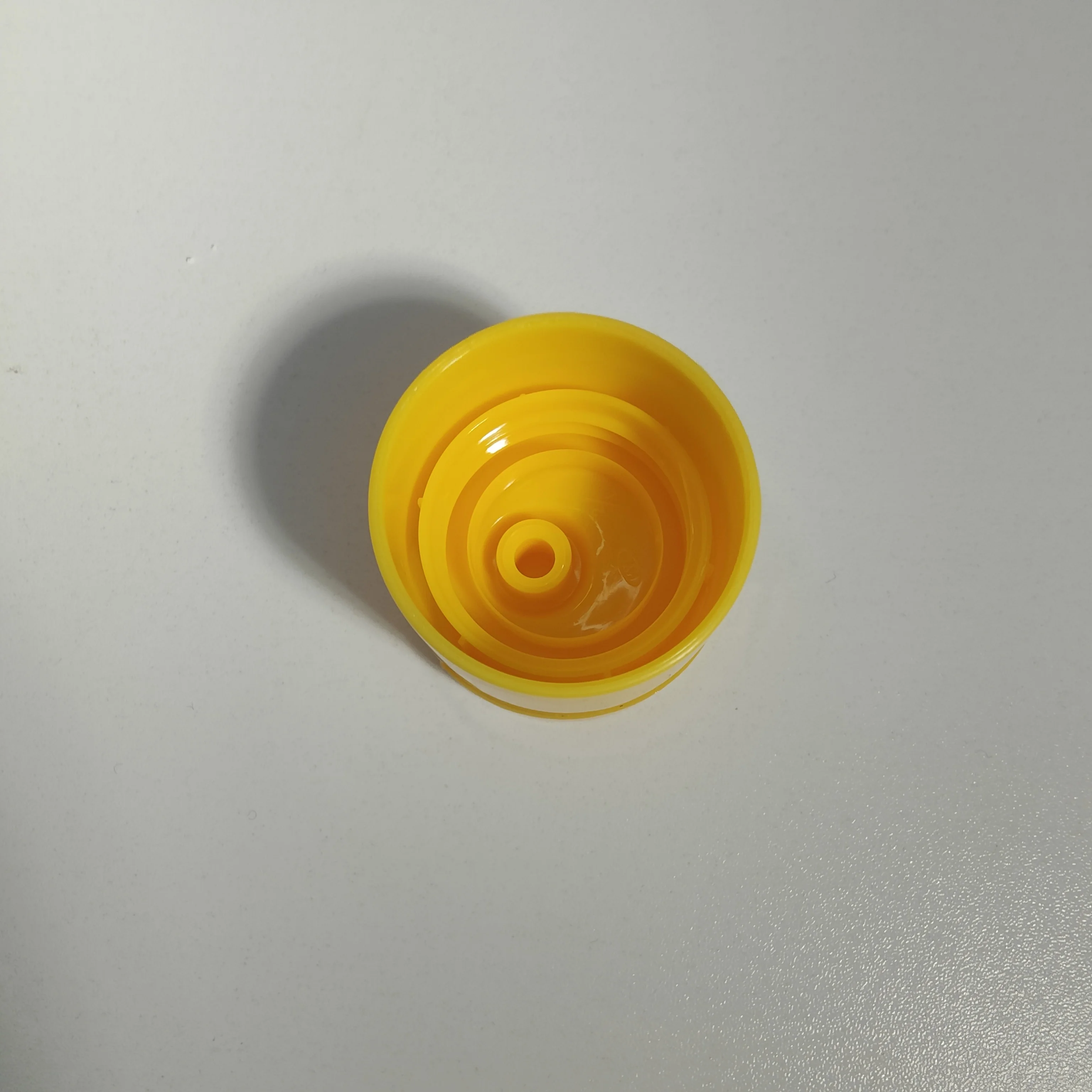 product 24mm yellow plastic flip top cap for bottles lotion body cream shampoo gel bottle screw cap cosmetic packaging-30