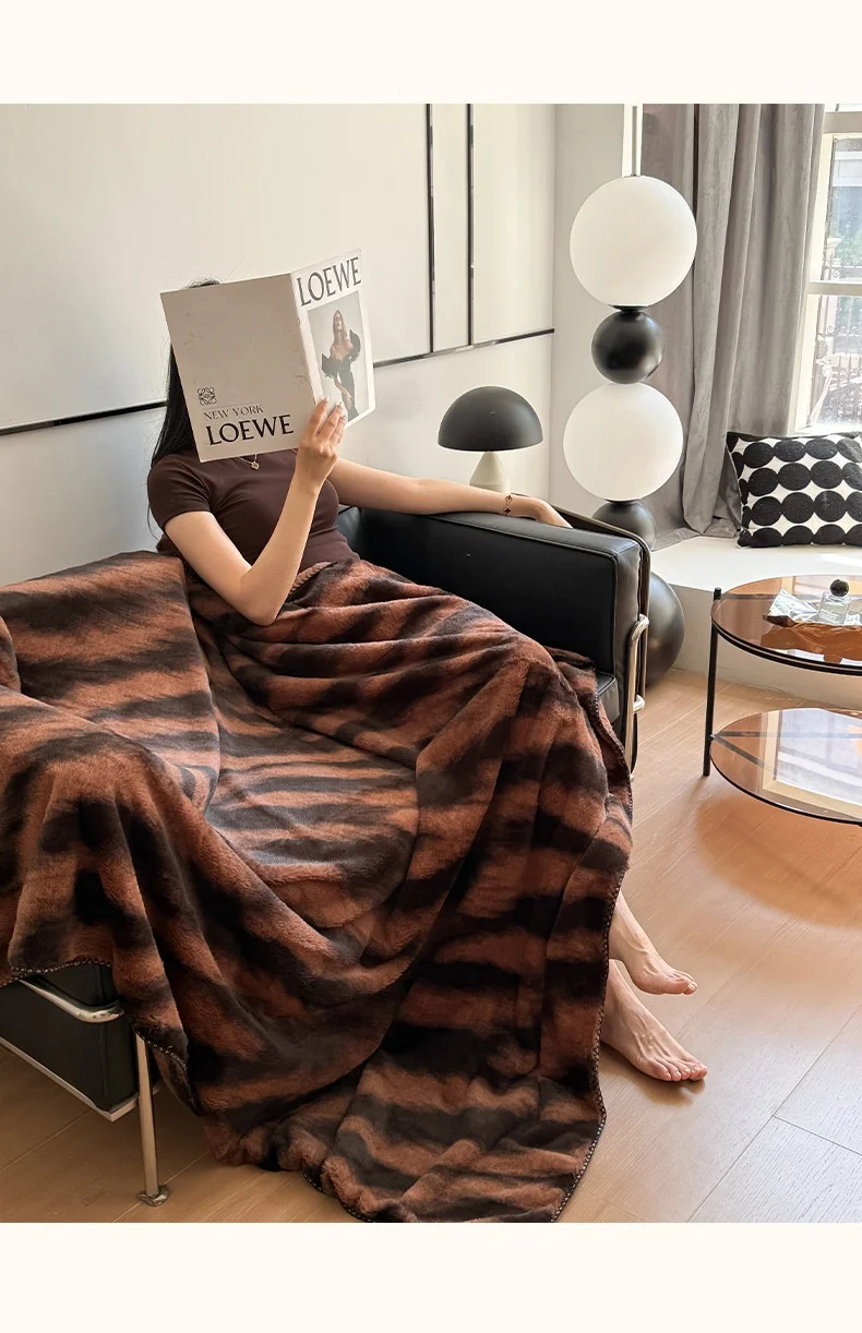 Blanket Cross-Border Tuscany Solid Winter Knitted Eco-friendly Modern Simple Polyester Flannel Customizable Lightweight Machine manufacture