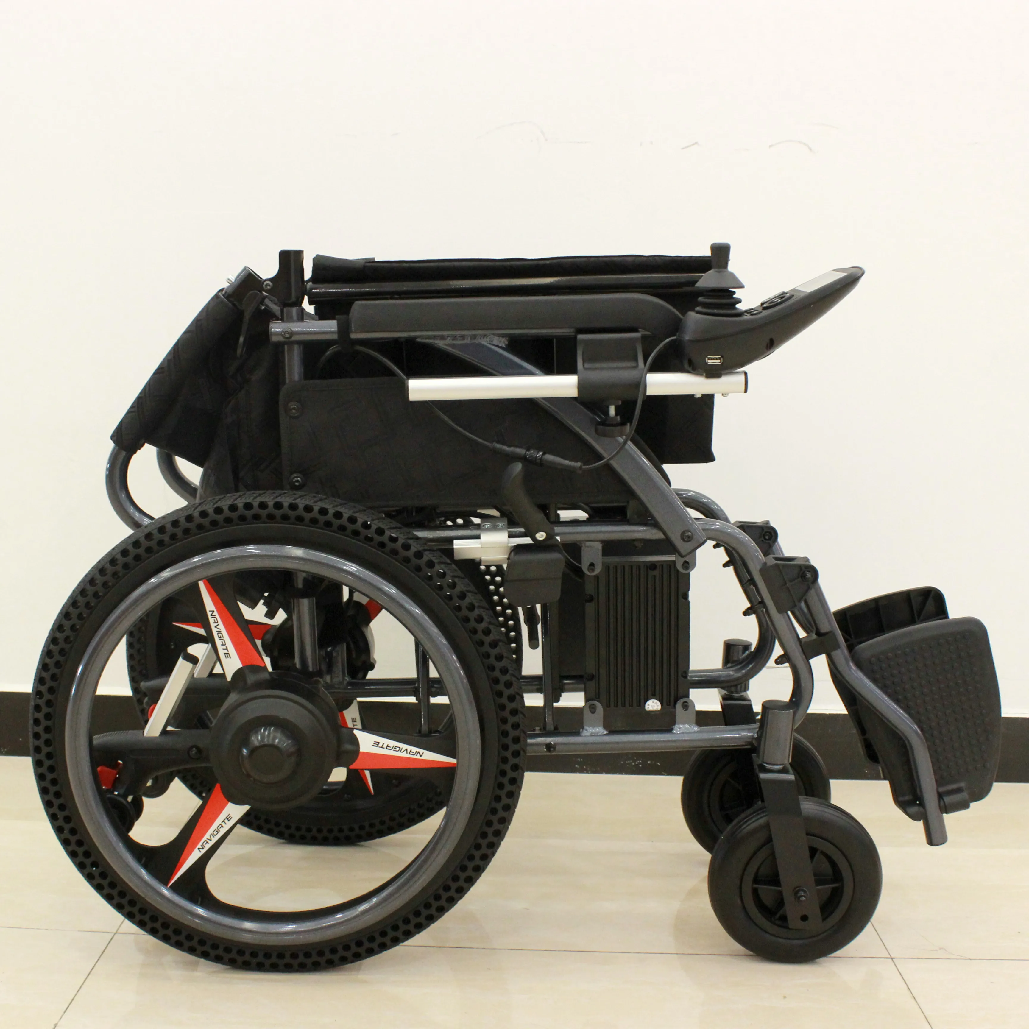 折叠铝合金电动轮椅