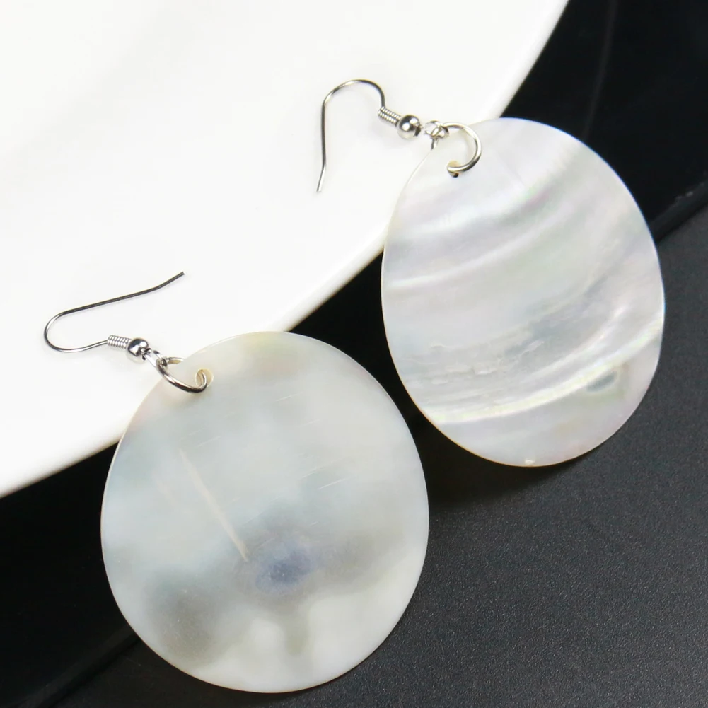天然白色圆形珍珠贝壳圆形耳环,用于珠宝纪念品礼物