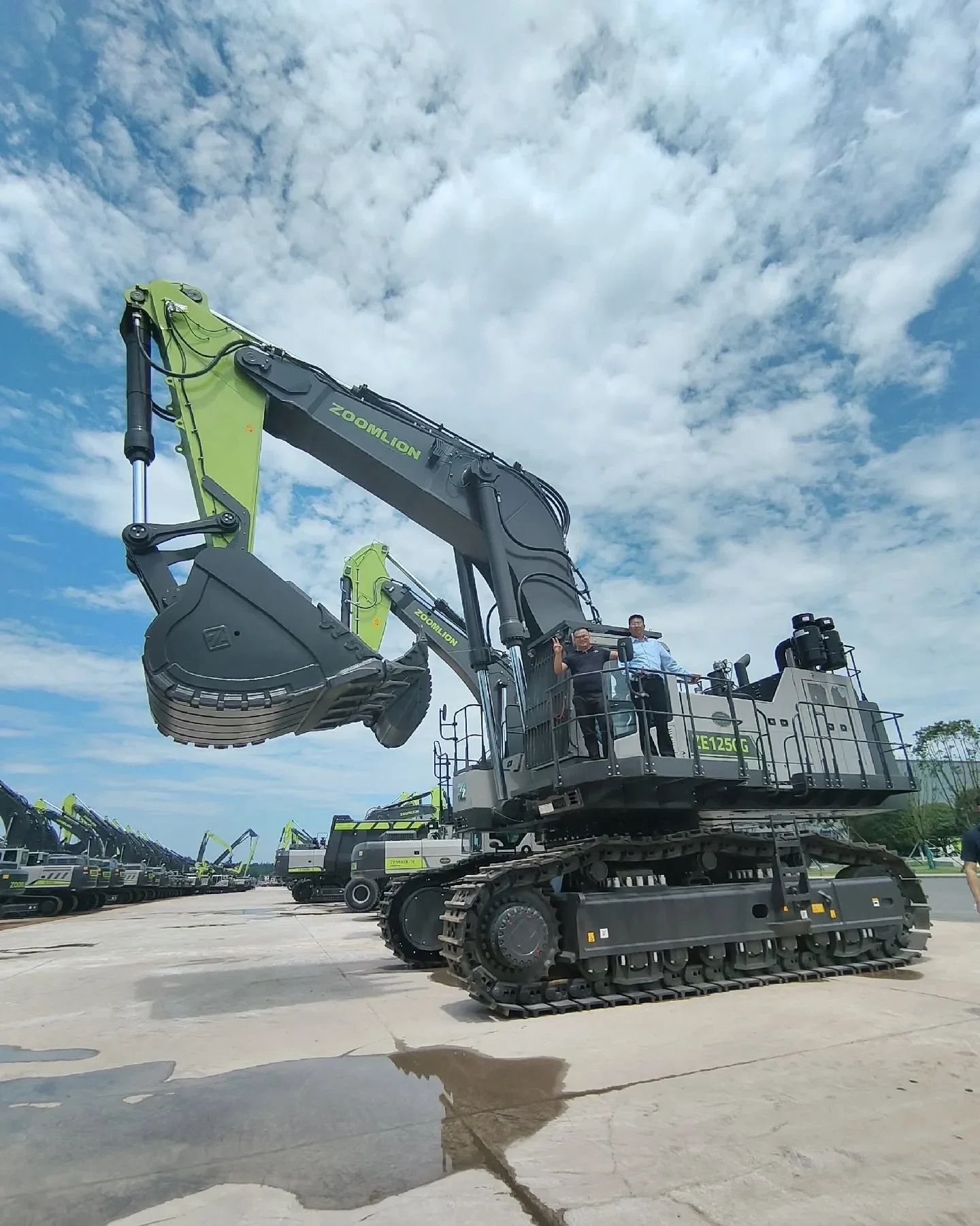 ZOOMLION ZE550G 55ton Excavator - High Efficiency Mining Digger