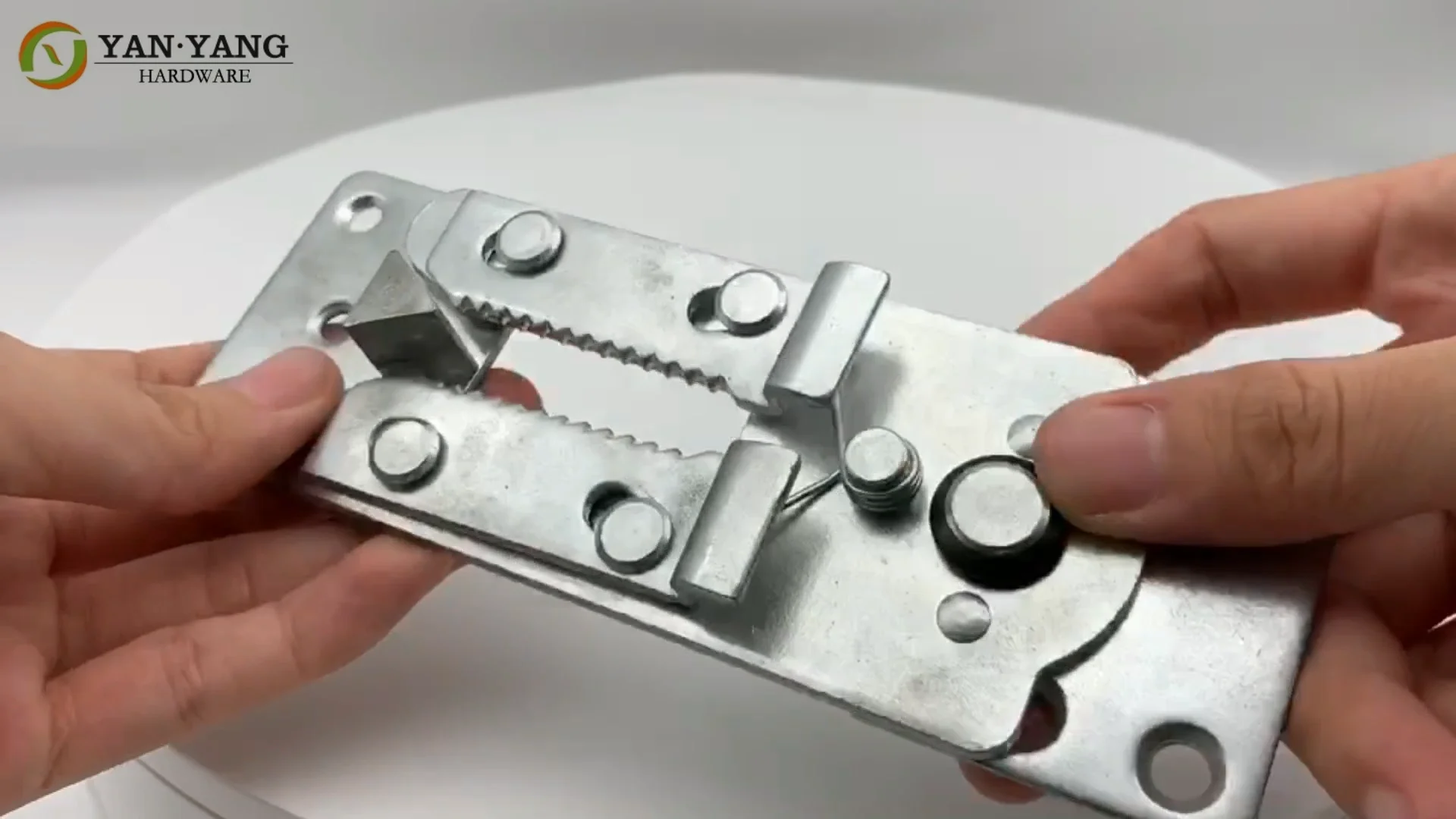 Chinese Manufacturer Supply Metal Sofa Joint Connector Furniture