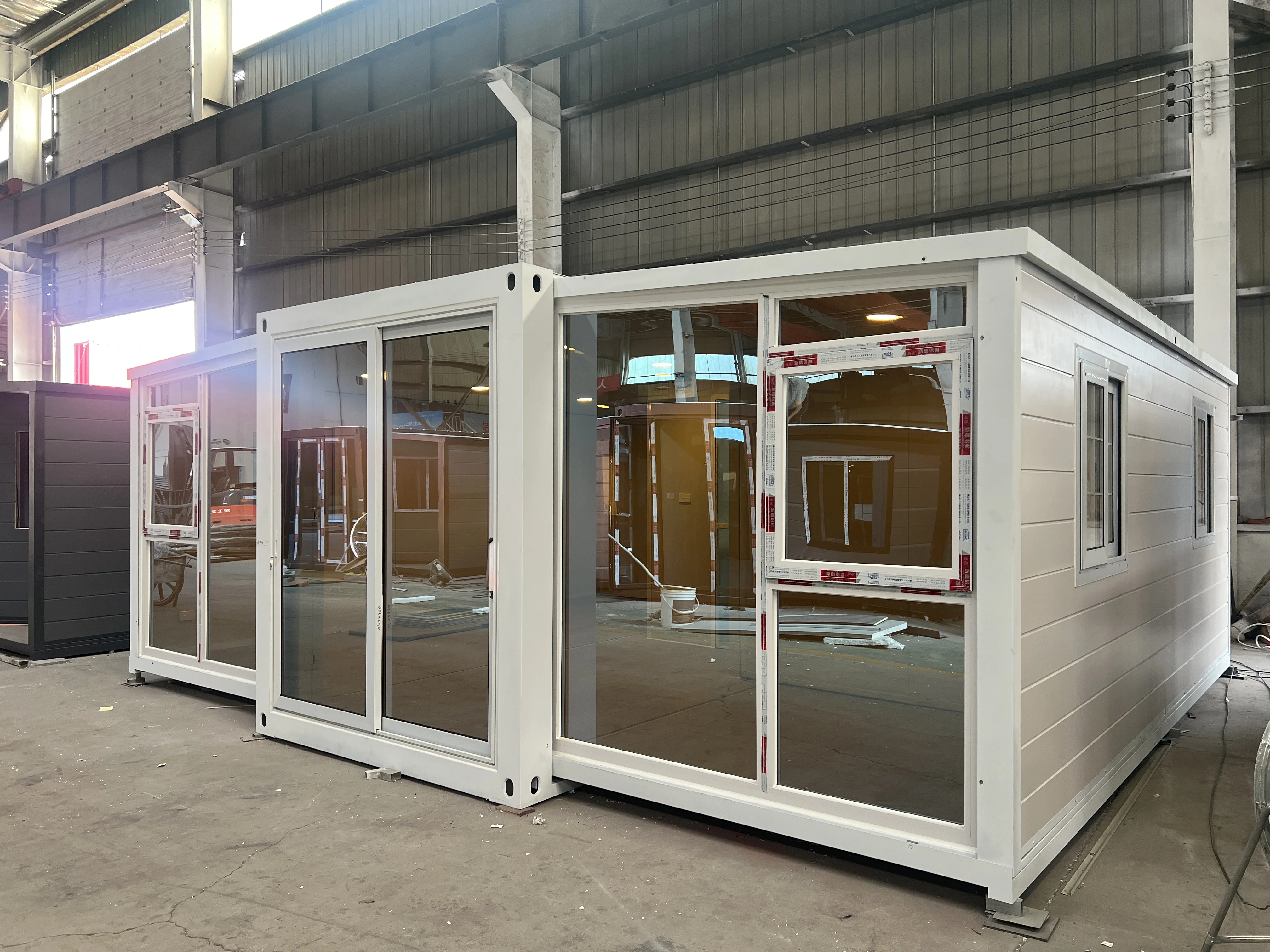 product the newly designed luxury prefabricated container house is a portable 40 foot foldable and expandable container house-5