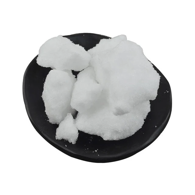 樟脑为樟科樟树的枝条和茎,叶和根,通过提取制备出颗粒状晶体.