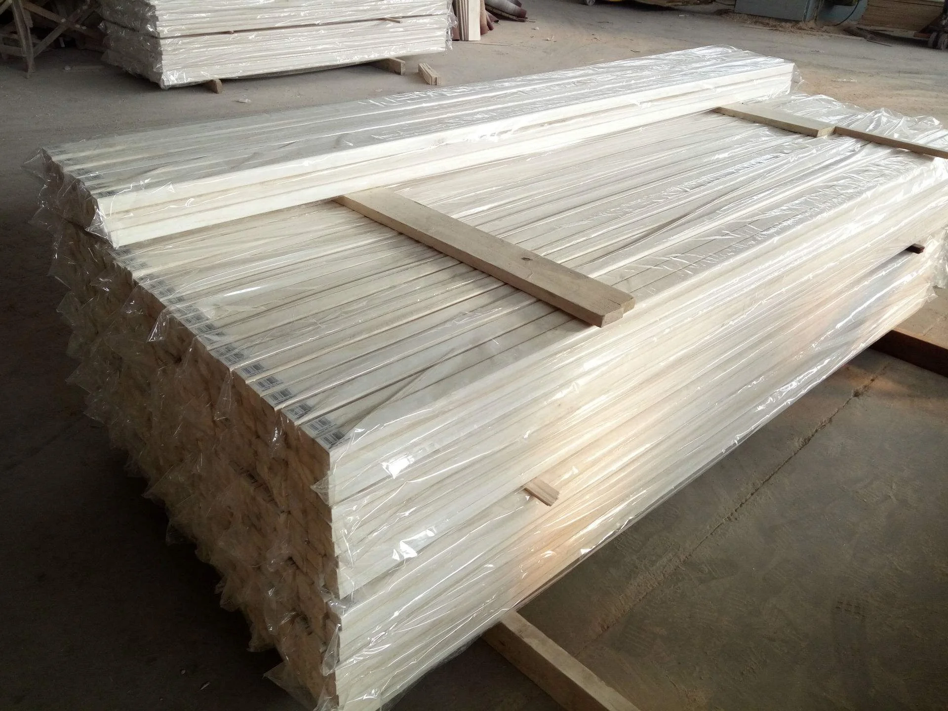 Wholesale Prime Grade White Pine Planks Natural Pinewood Lumber For