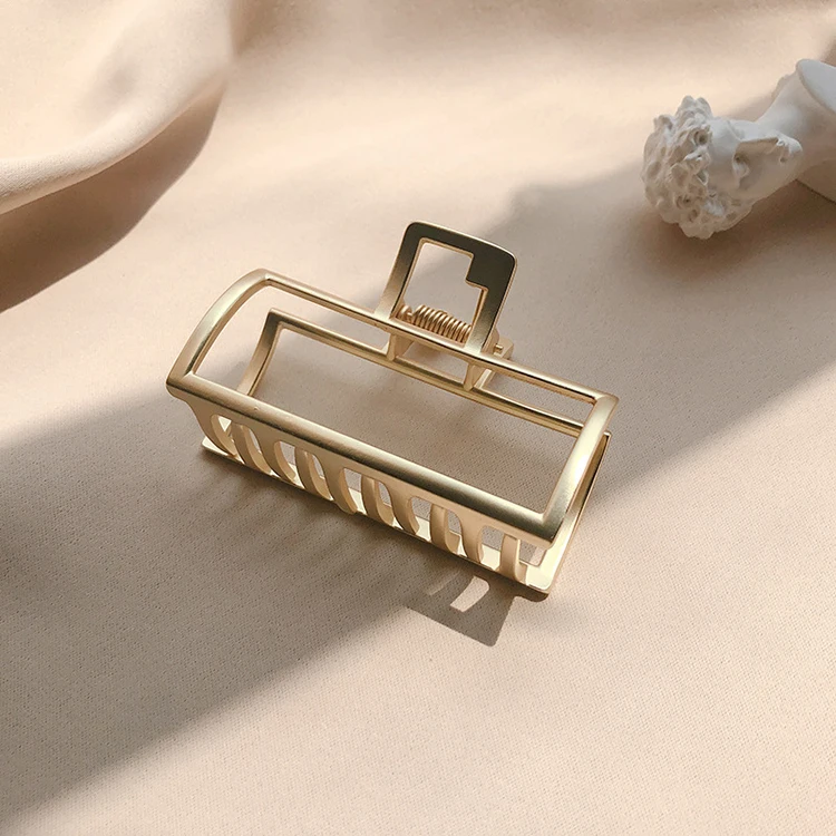 Yucat Simple Europe Women Fashion Retro Large Hair Clips Hair Accessories Gold Silver Hollow Shower Metal Hair Claw.jpg