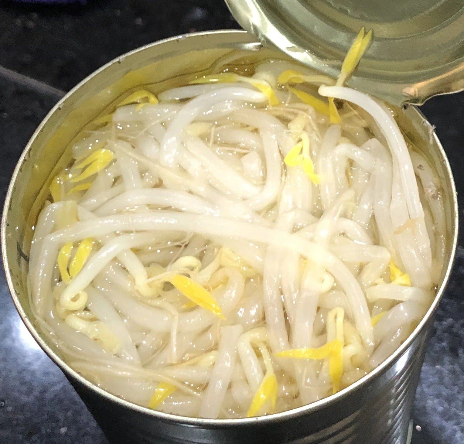 пророщенные соевые бобы. ростки фасоли консервированные. ростки сои витамины. закуска из ростков. проростки соевых бобов.