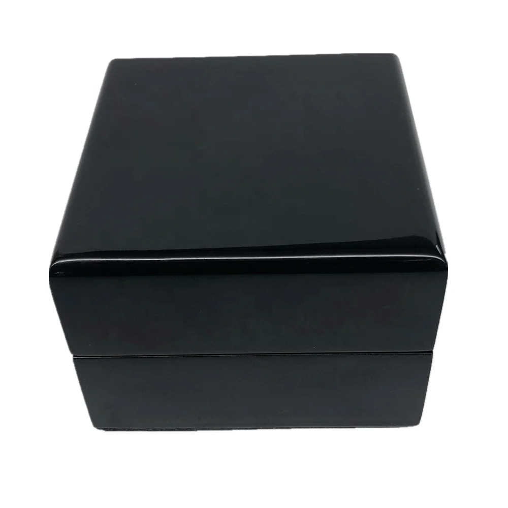 black ring wood box.png