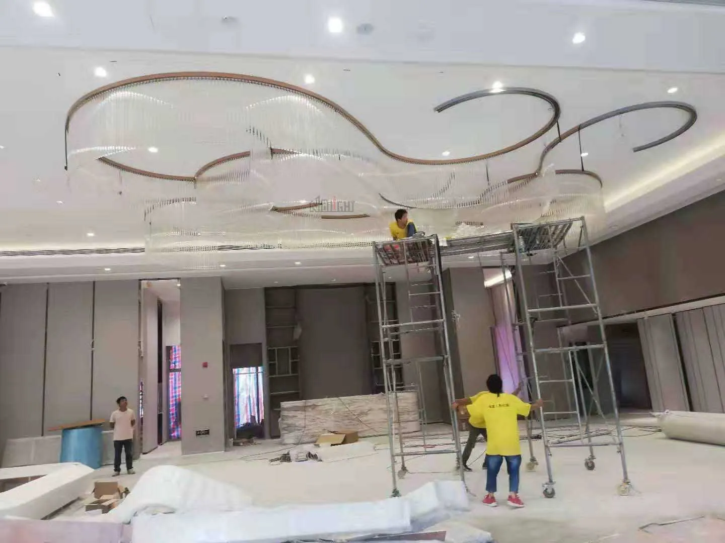 Custom made Indoor lights chandeliers dysmorphism shaped flower lobby ceiling light for Hotel sales department villa