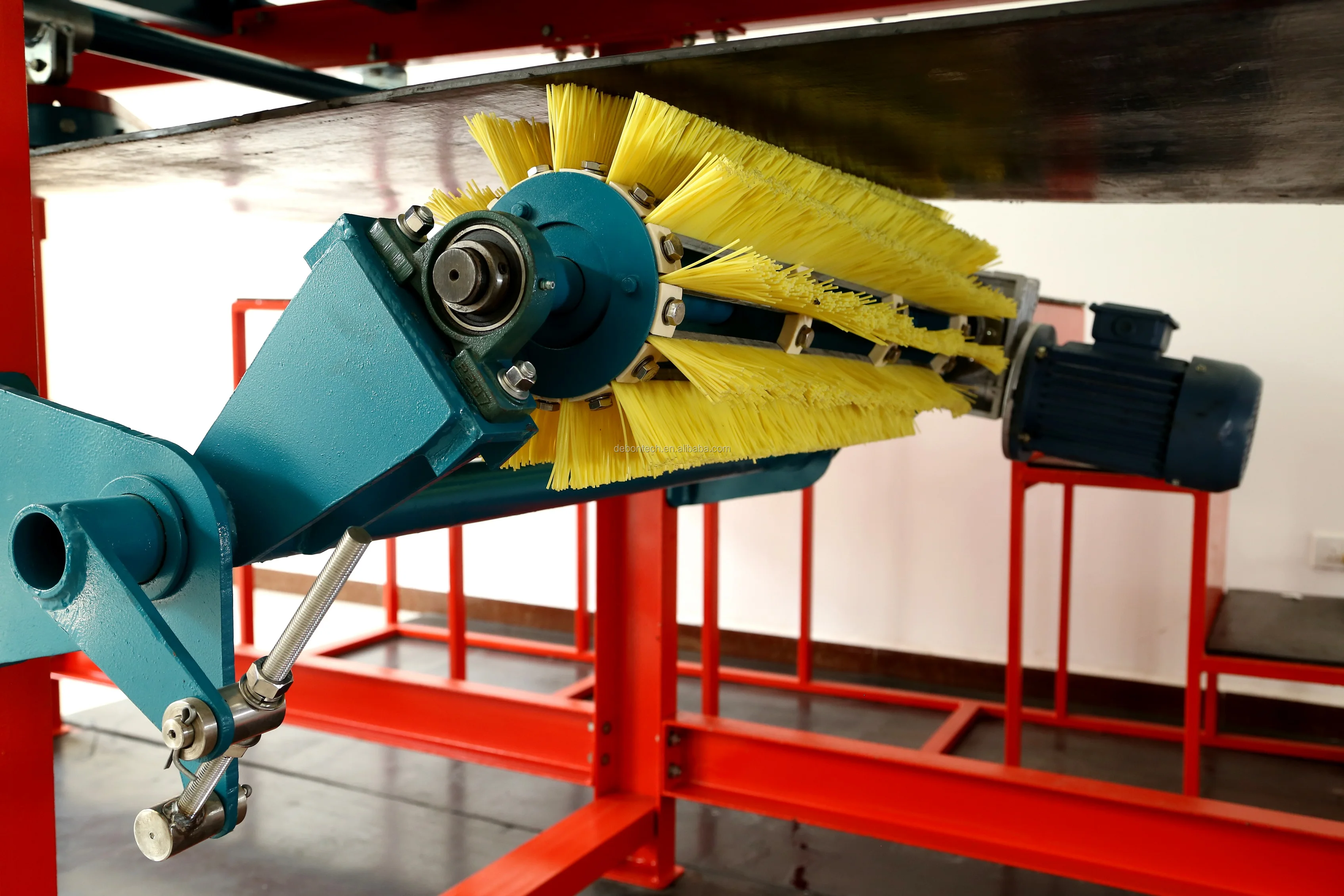 Secondary Belt Cleaner Scraper Rotary Conveyor Belt Roller Cleaning