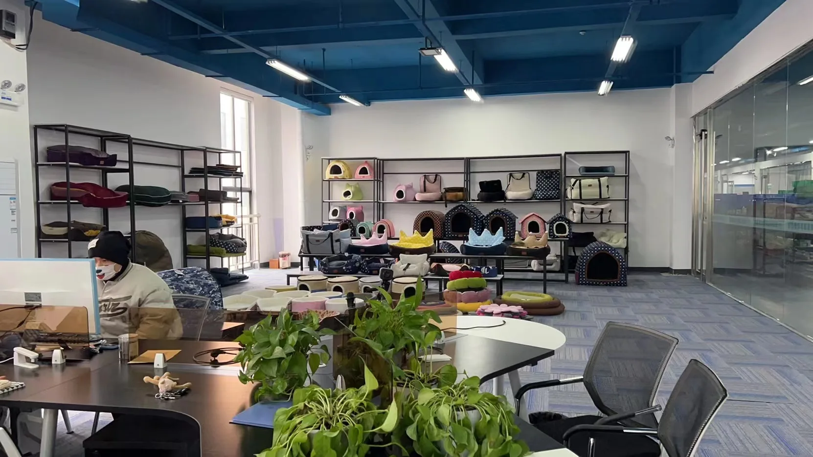 Twoinone filled car seat with removable dog kennel,Simple and