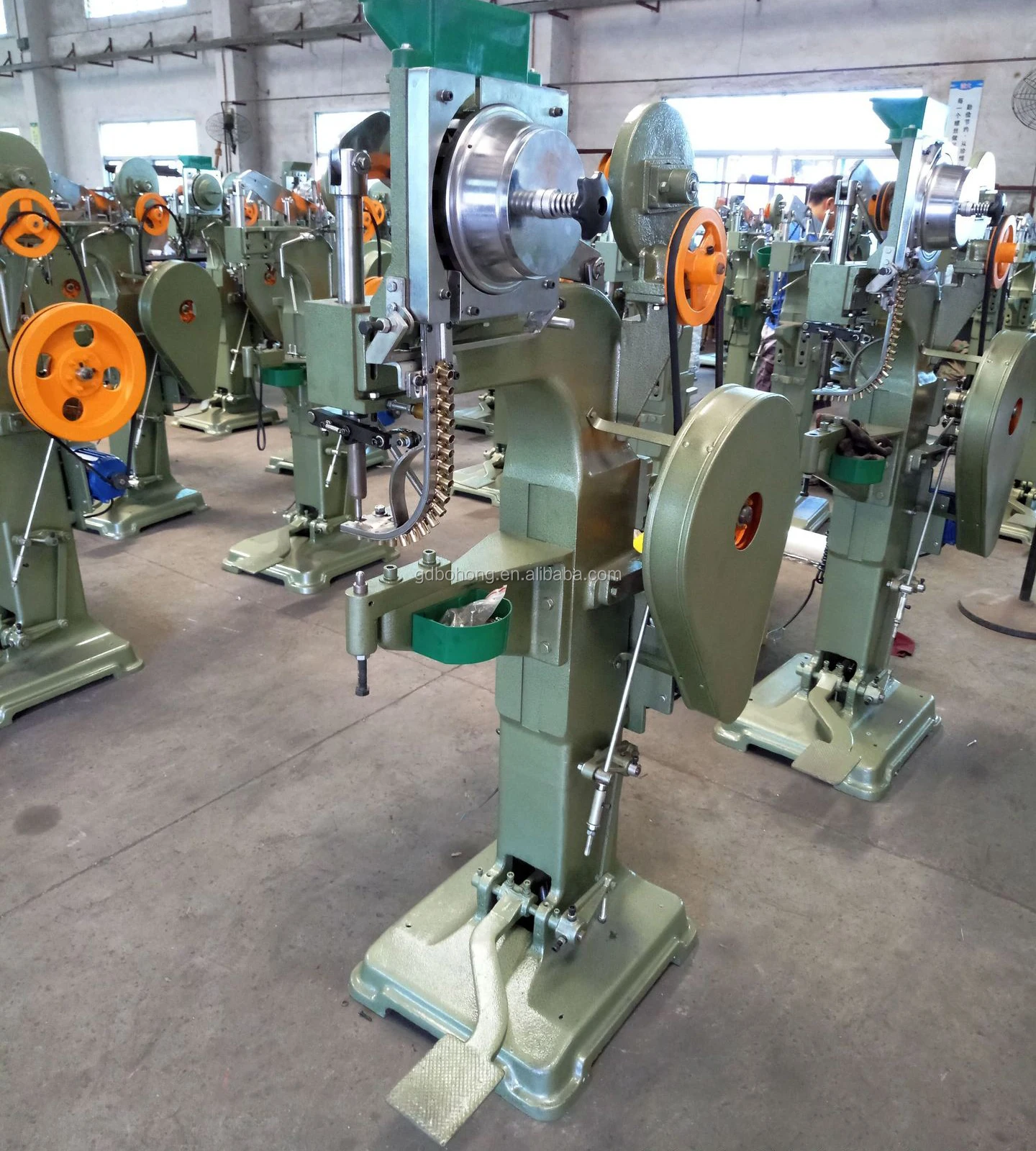 Furniture Fourclaw Nut Riveting Machine,M6 Claw Nail Machine,M8 Foot