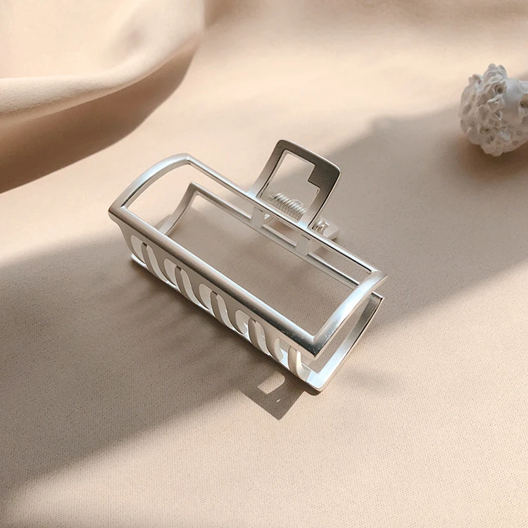 Yucat Simple Europe Women Fashion Retro Large Hair Clips Hair Accessories Gold Silver Hollow Shower Metal Hair Claw.jpg
