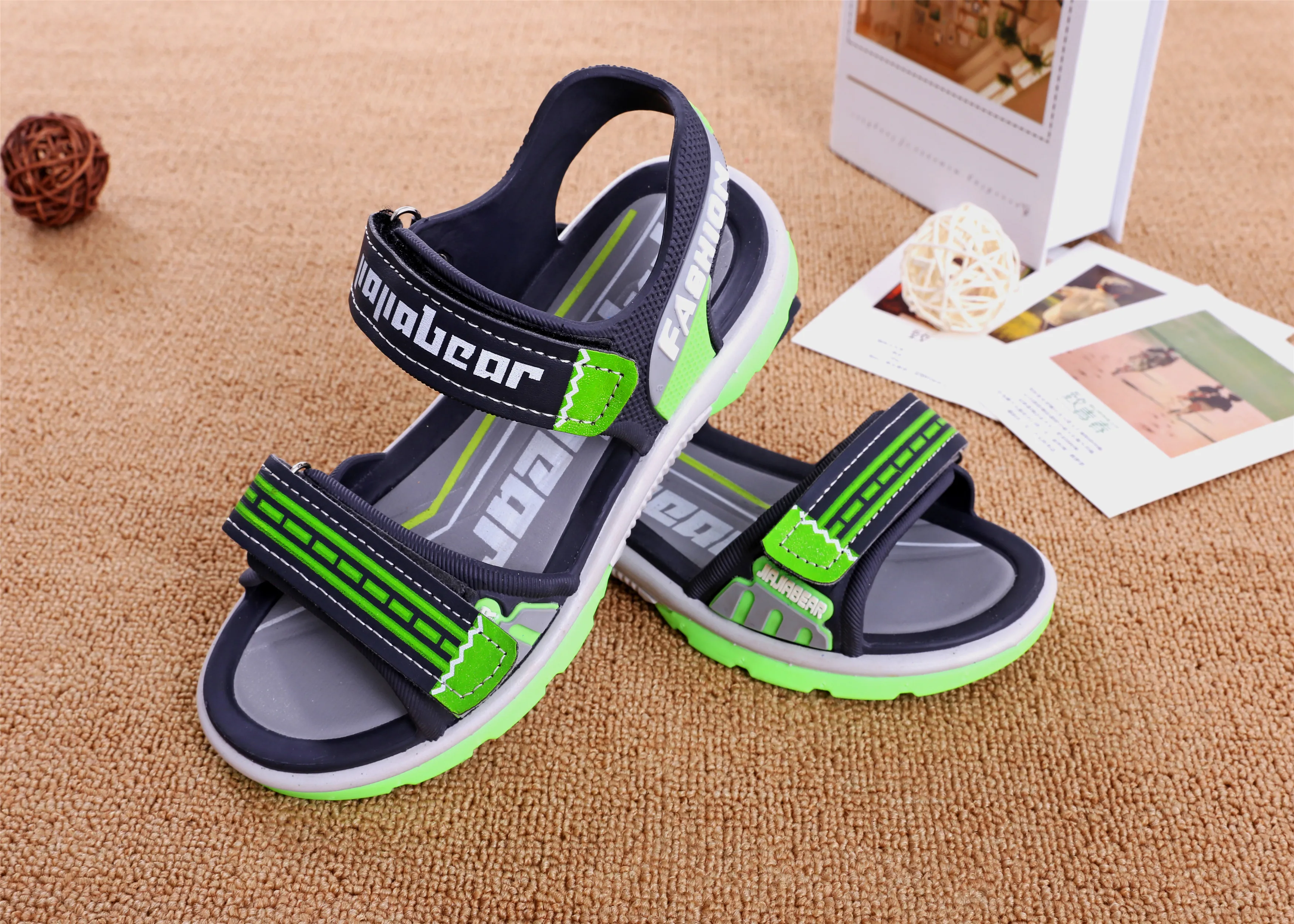 Boys' sandals for big children 2022 summer parent-child shoes soft bottom  non-slip beach shoes boys middle school students wide feet trend