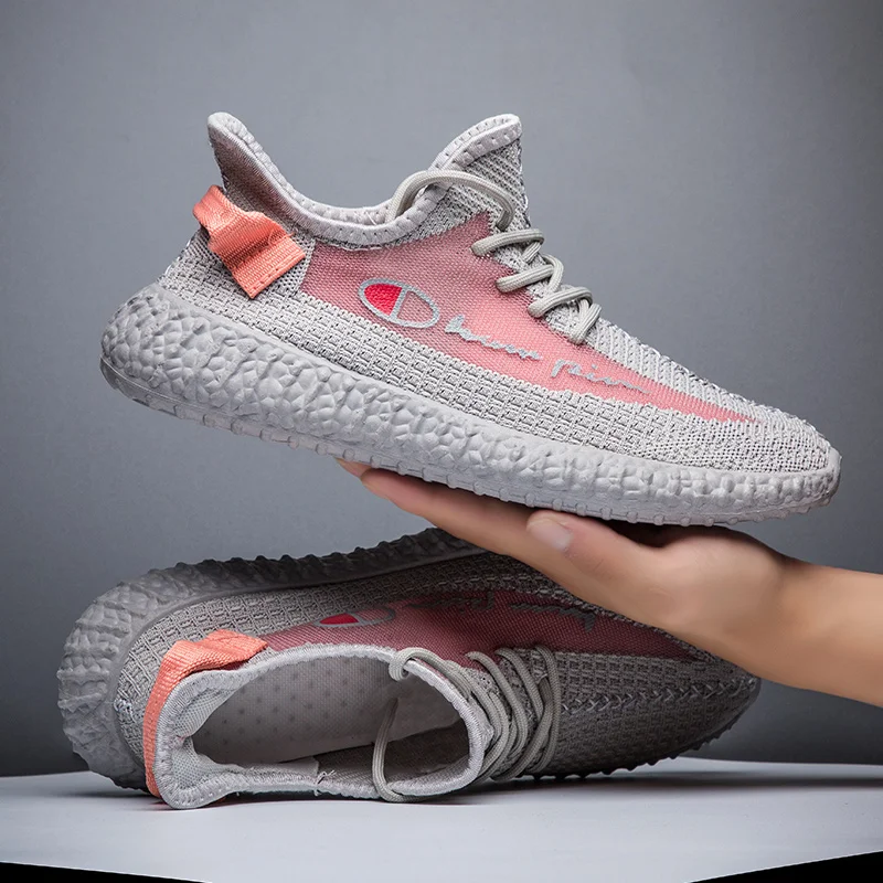 black casual tennis shoes