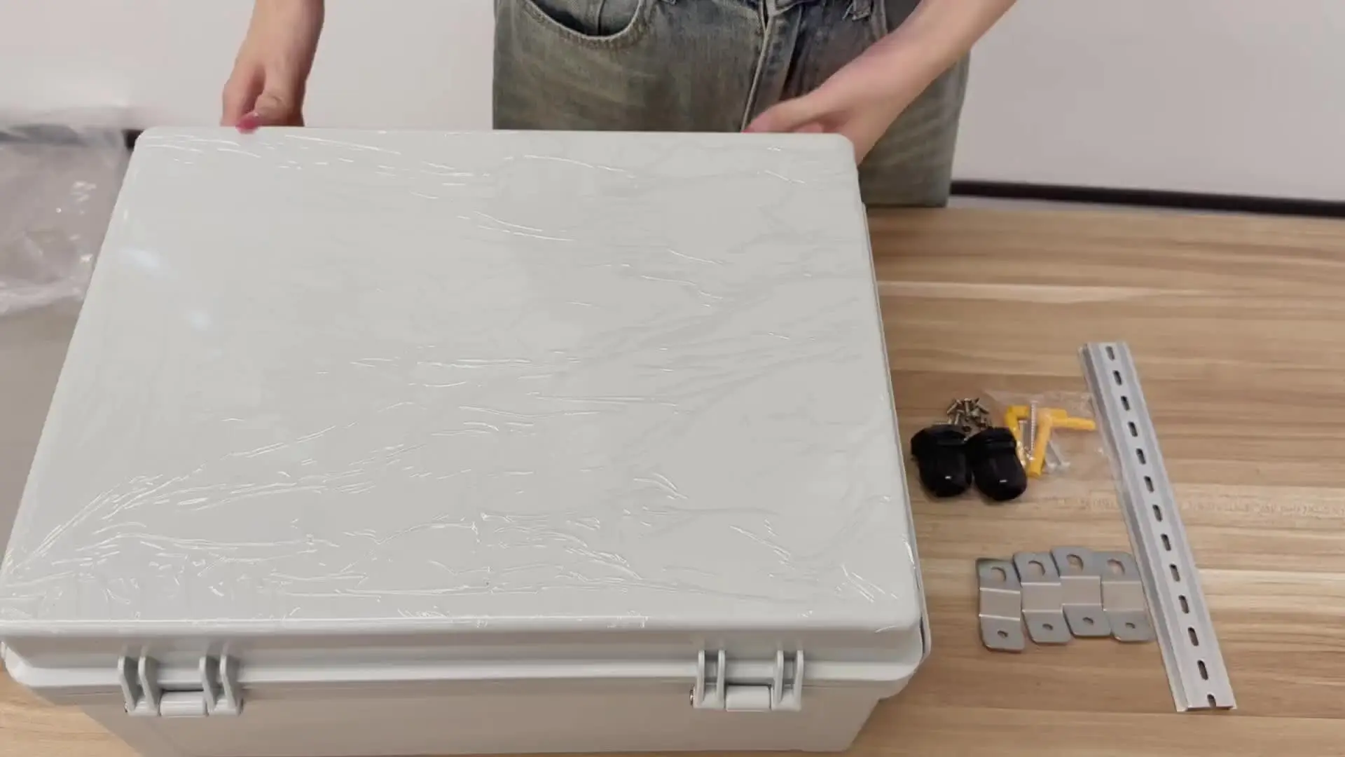 Gray ABS Plastic Electric Box 400X300X180MM IP67 Waterproof