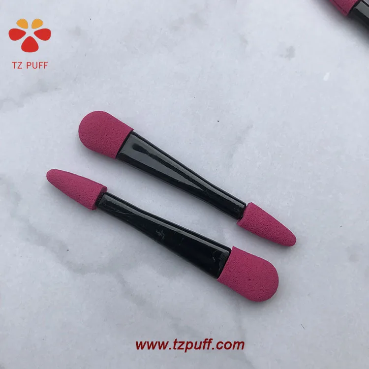 eyeshadow applicator