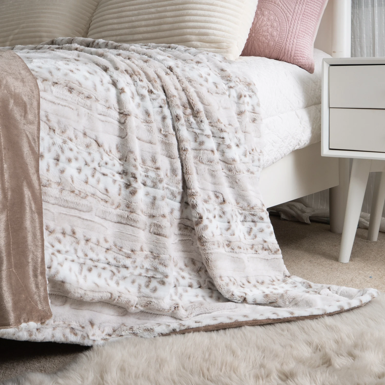 柔软奢华蓬松古典浮雕豹纹印花兔毛毛毯 - buy 豹纹毛毯,毛茸茸的毯子