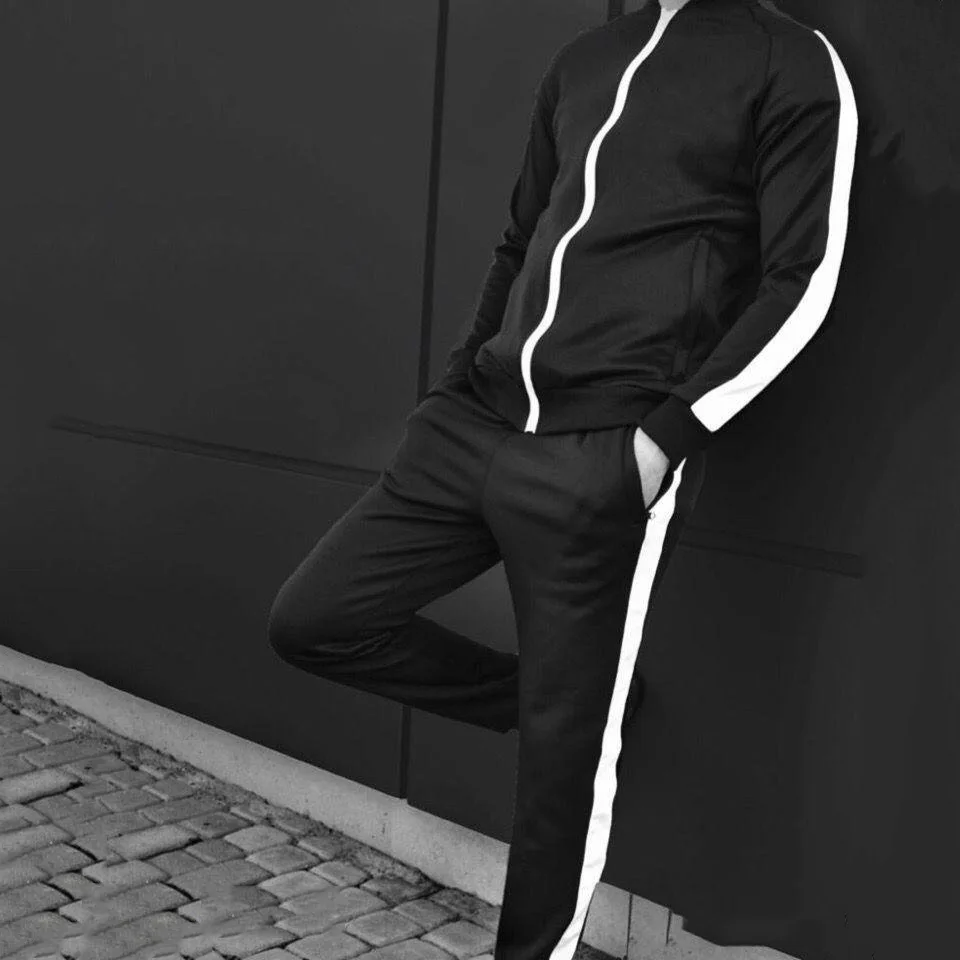 Мужской спортивный костюм черный с белыми полосками