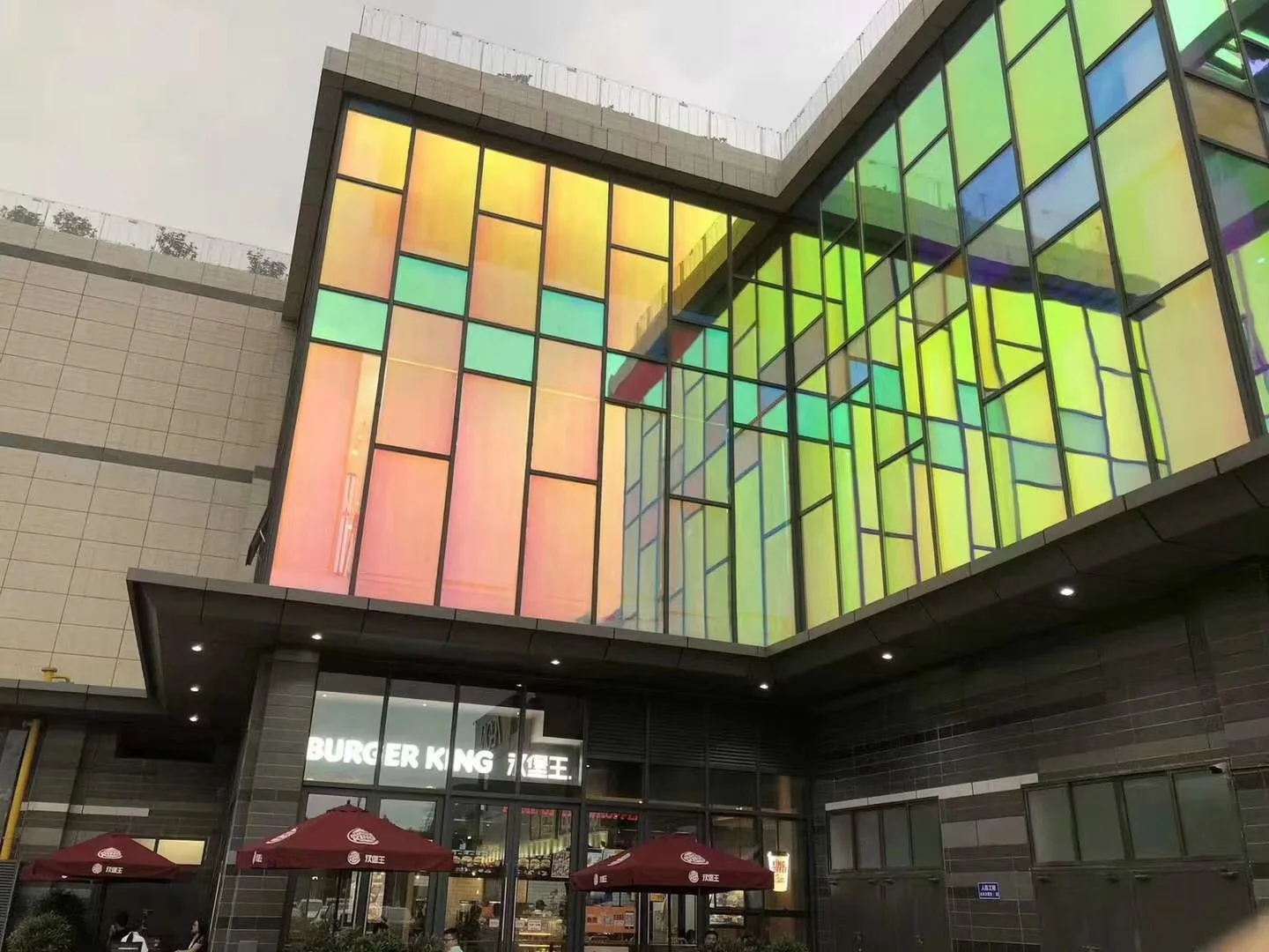 购物中心商业大厦彩虹彩色自粘装饰贴纸二色玻璃窗户着色膜