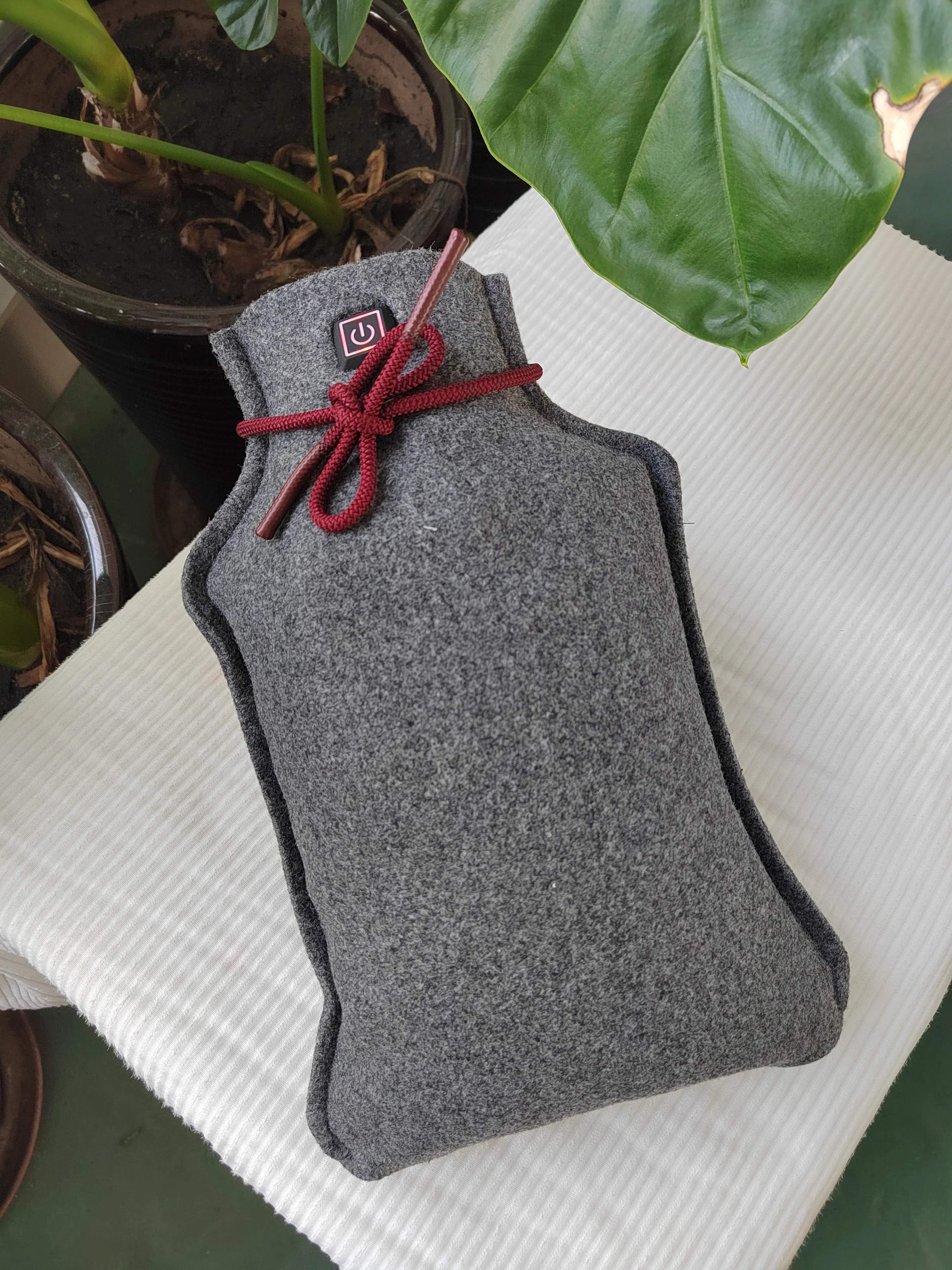 100 Polyester Fiber Ushape Graphene Hand Warmer For Indoor And