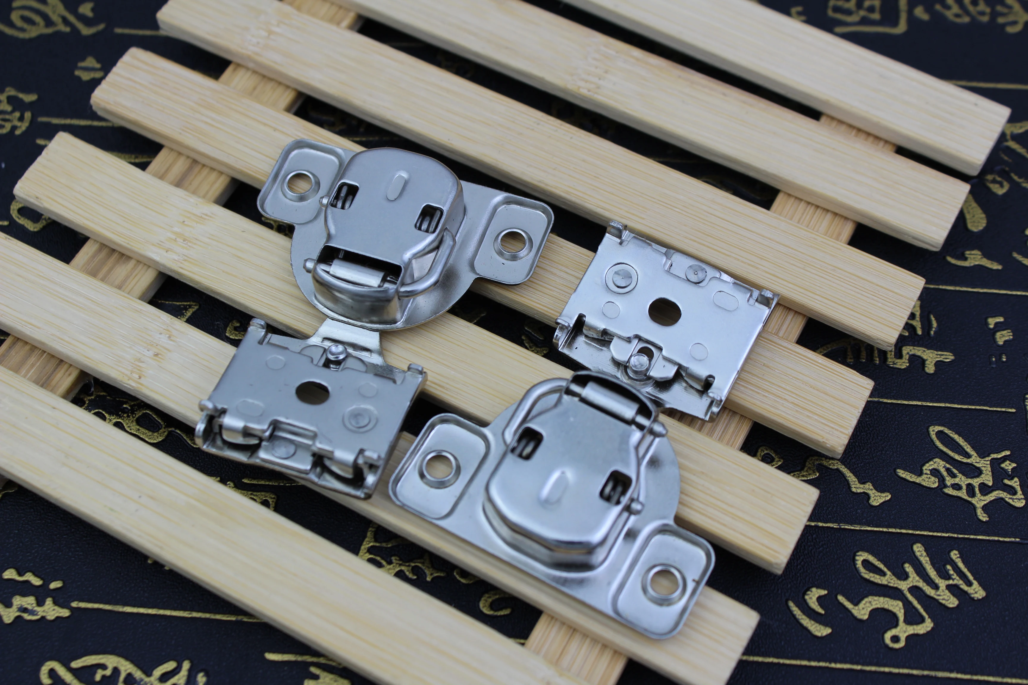 Furniture hinges with short arm design manufacture