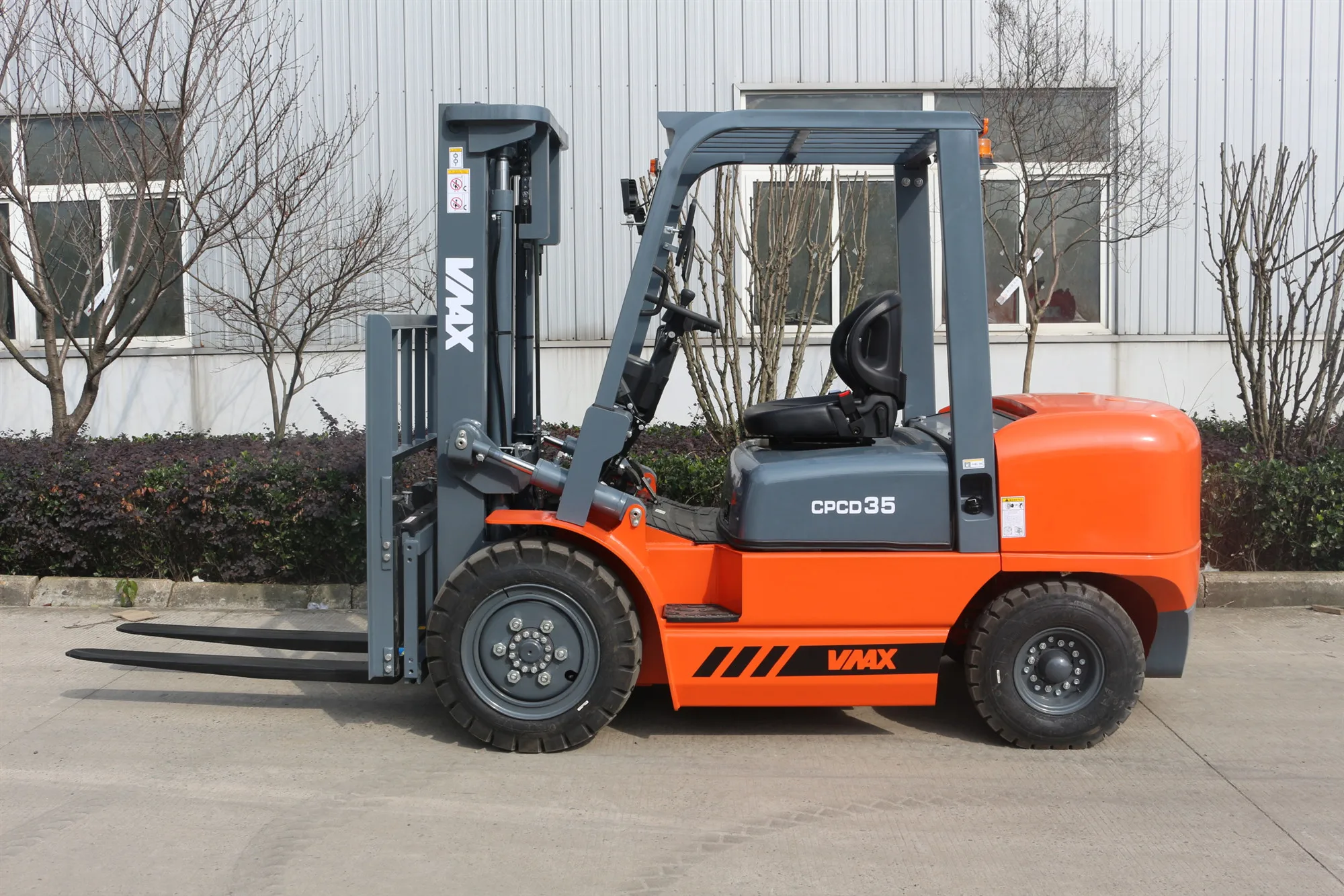 3.5 吨柴油叉车三层 4.5 米全免费桅杆与侧移器和叉定位器