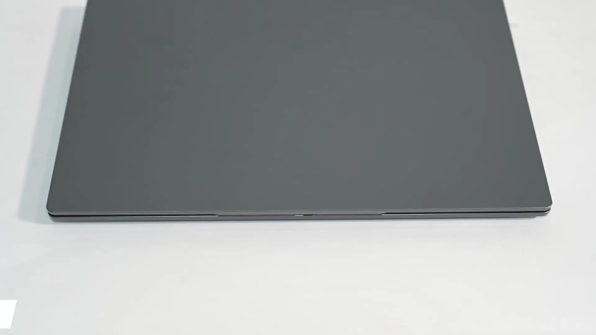 14-inch Portable Business PC - Fast Charging & Powerful SSD
