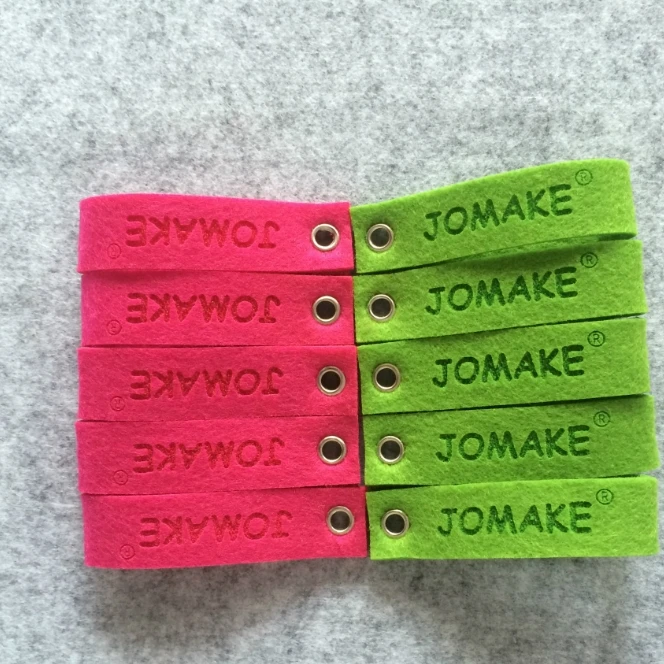 Plastic hanging felt holder