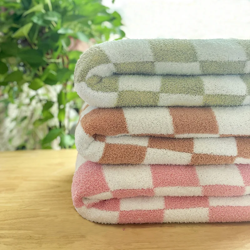 Cuddly Modern Style Soft Couch Bed Ultra Velvet Knitted 100% Polyester Eco-friendly Embroidered Throw Blankets Women Mothers