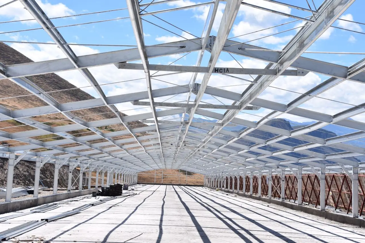 设计现代家禽农舍自动镀锌鸡舍出售 - buy 低成本钢结构房子设计肉仔