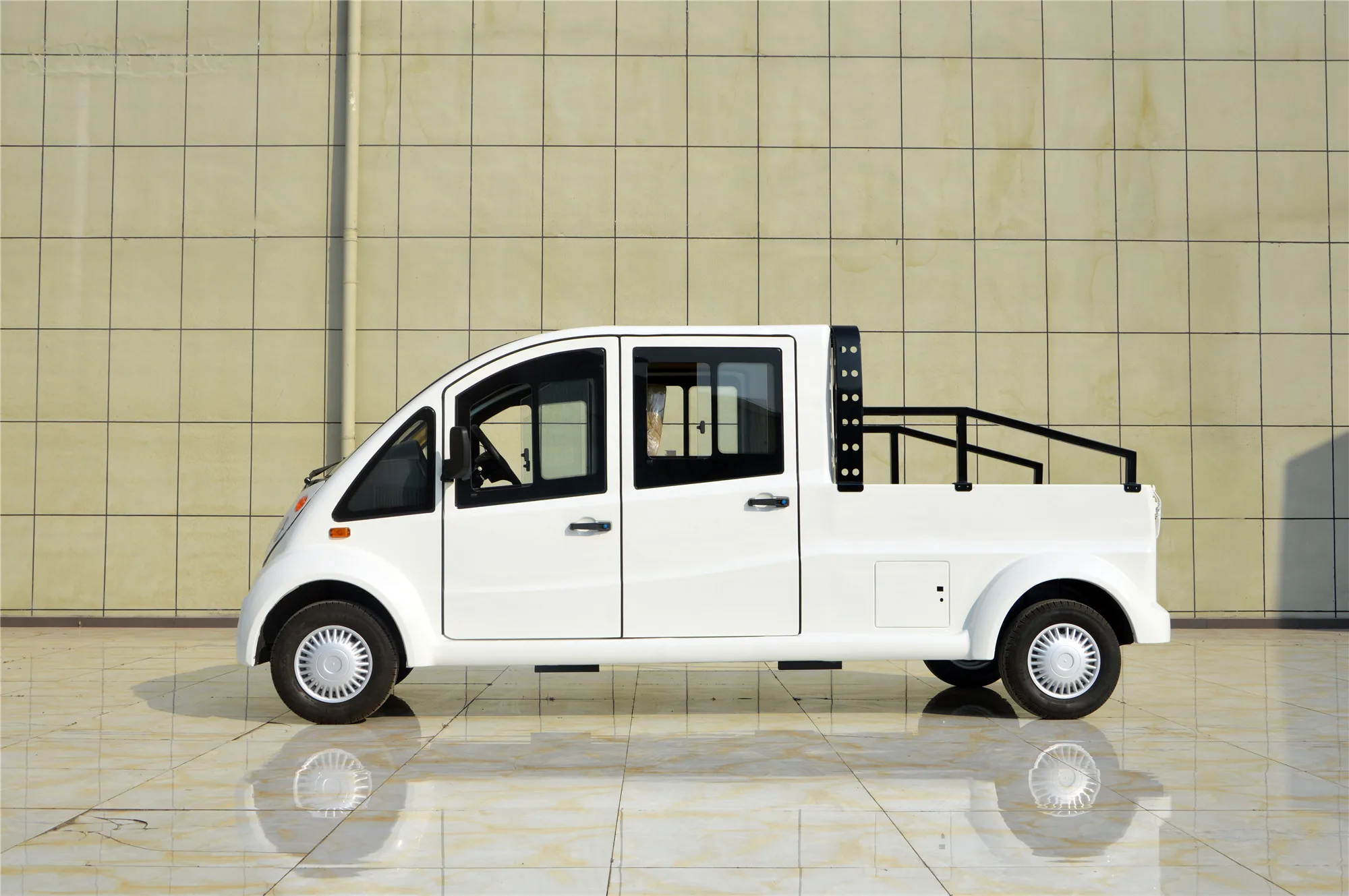 China 4 Seats Electric Small Cargo Pickup Truck For Sale/ Electric