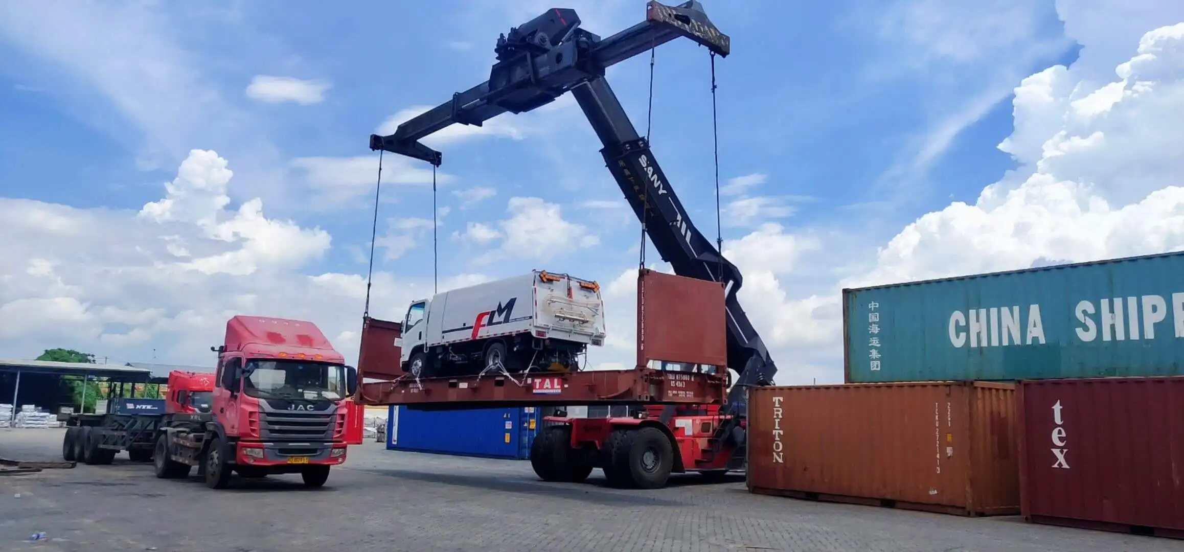 large capacity water truck with mist cannon for dust suppression