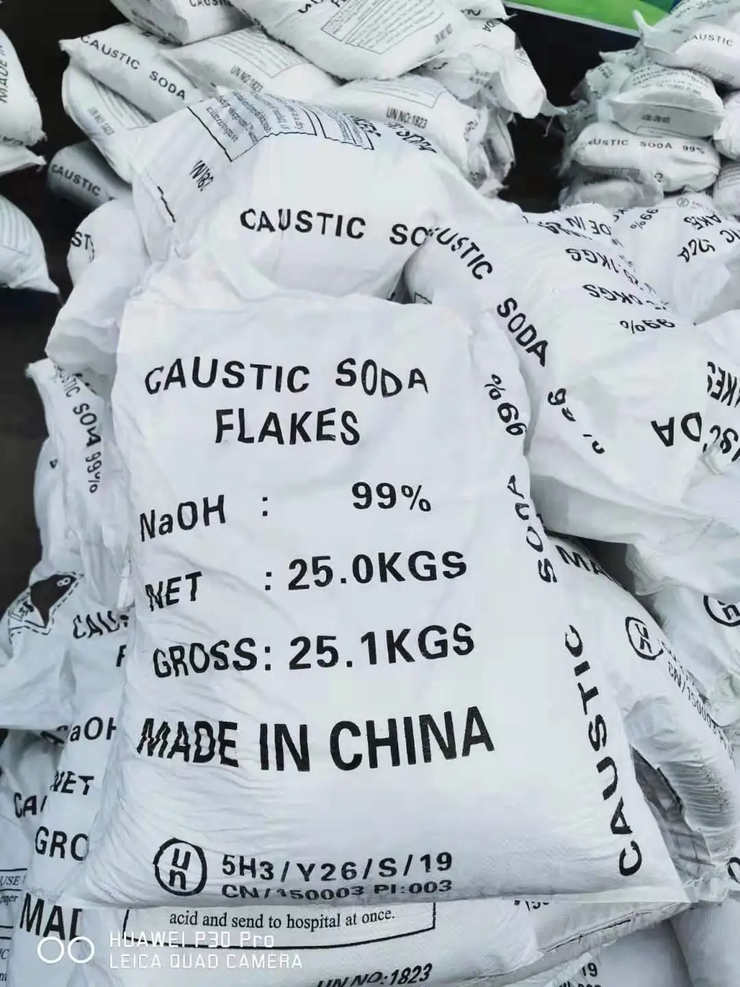 caustic soda flakes / sodium hydroxide price in stock - buy