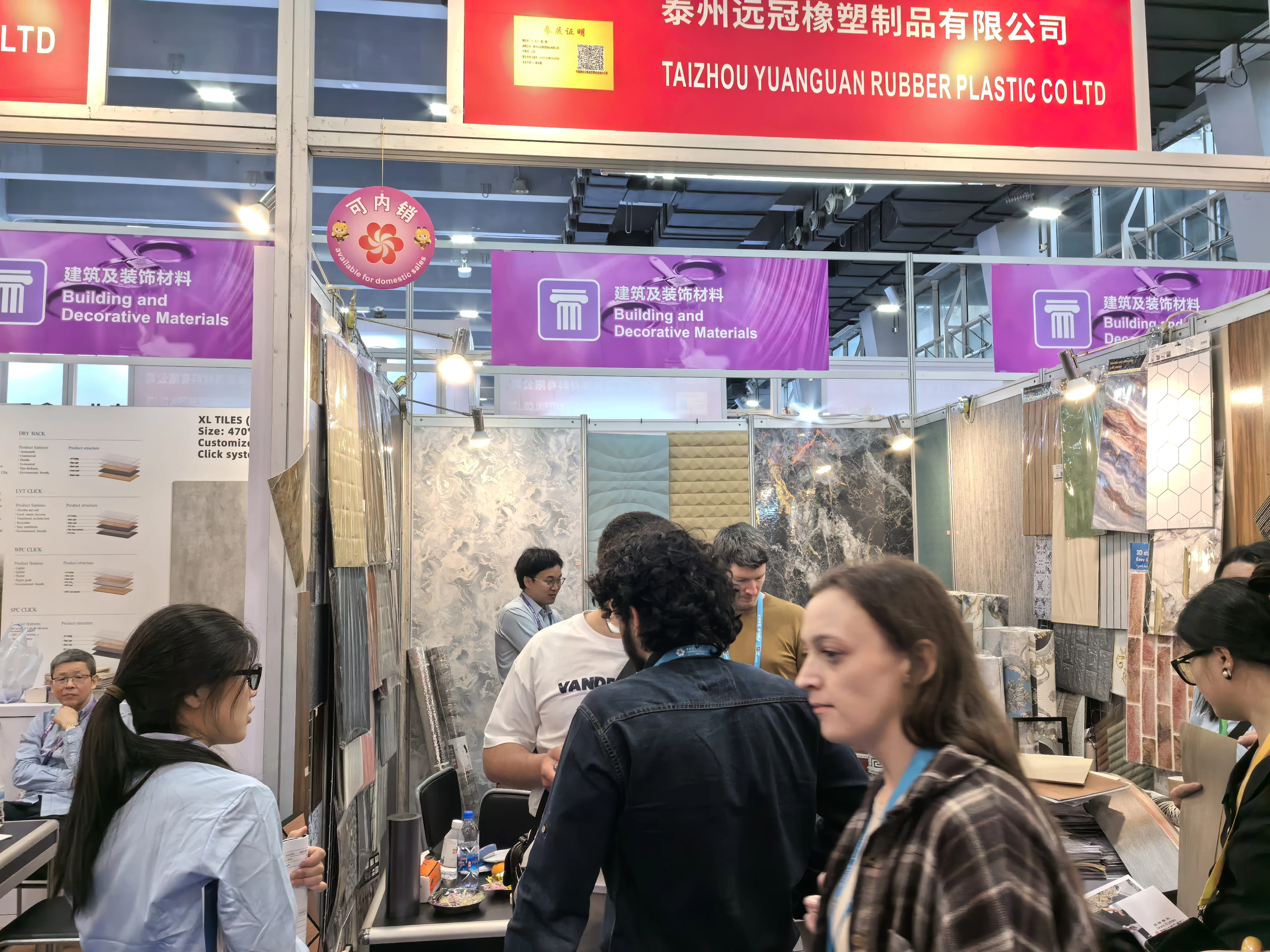 Shyuanguan export team providing technical consultation to international buyers at Canton Fair 13.2K19