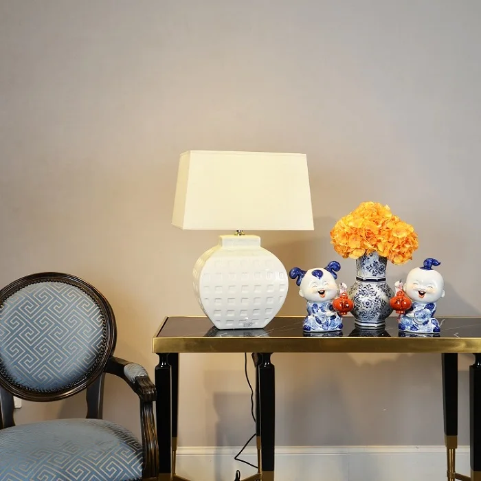 Latest design retro traditional Chinese ceramics desk lamp led