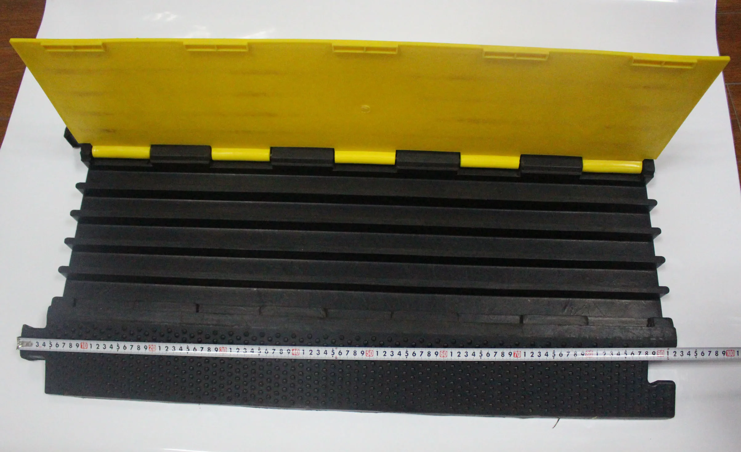 5通道黄色道路安全户外地板橡胶电缆斜坡出售