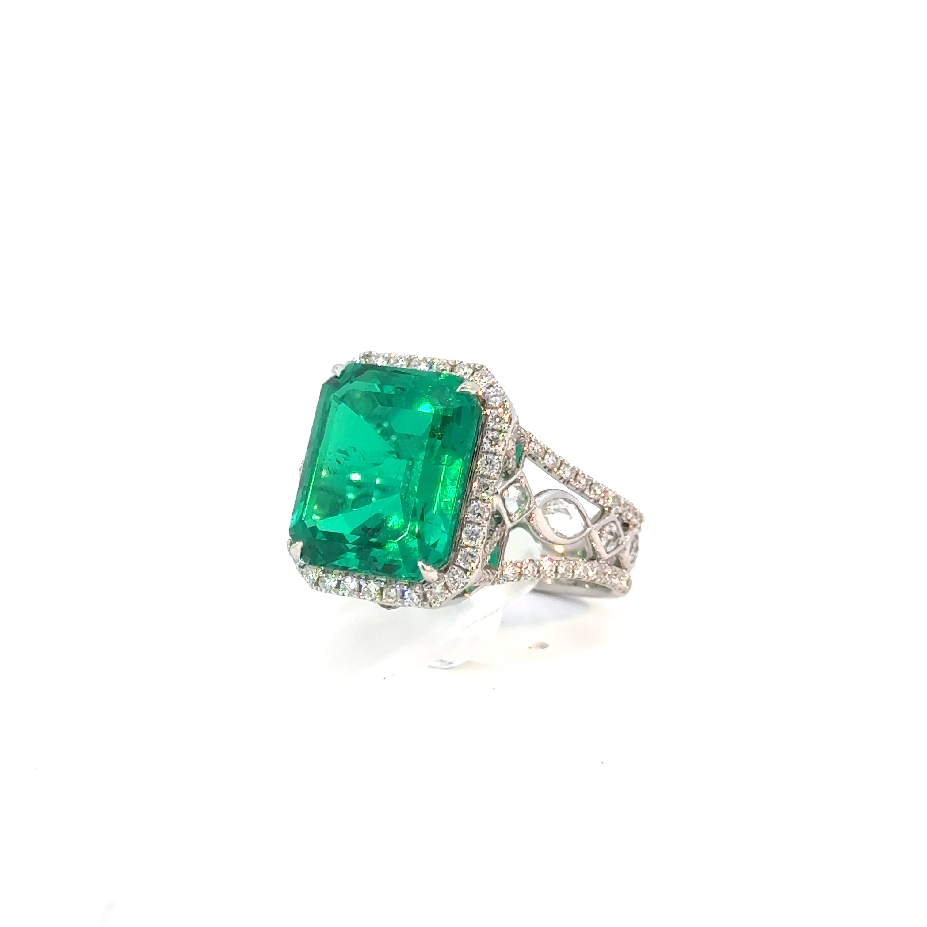 18k Gold Fine Jewelry Ring Featuring Lab-grown Emerald And Diamond ...